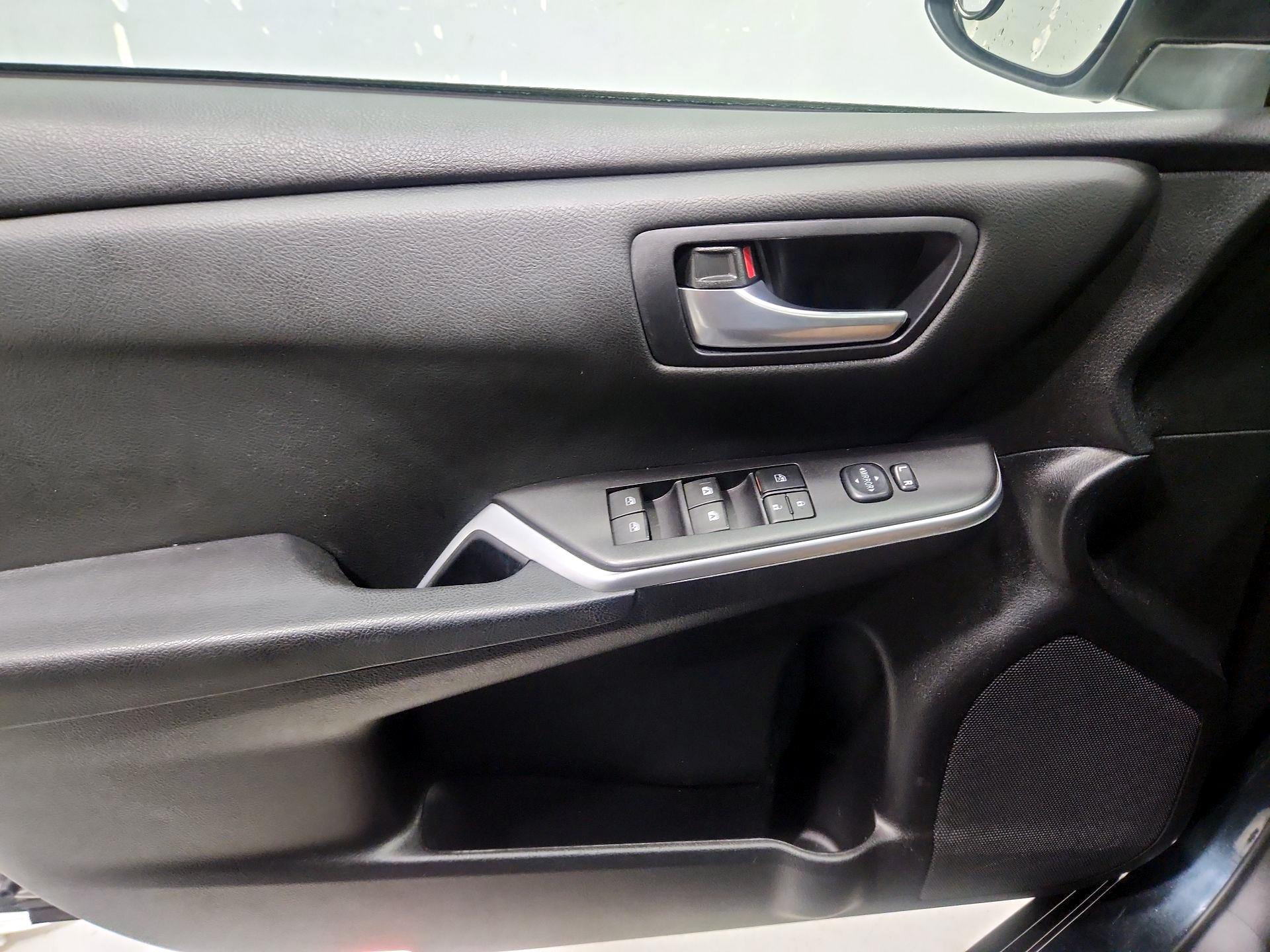 Thumbnail: 2015 Toyota Camry - 12