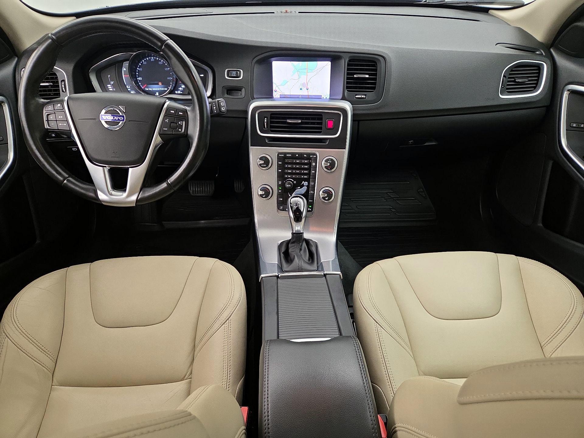 Thumbnail: 2018 Volvo V60 - 9