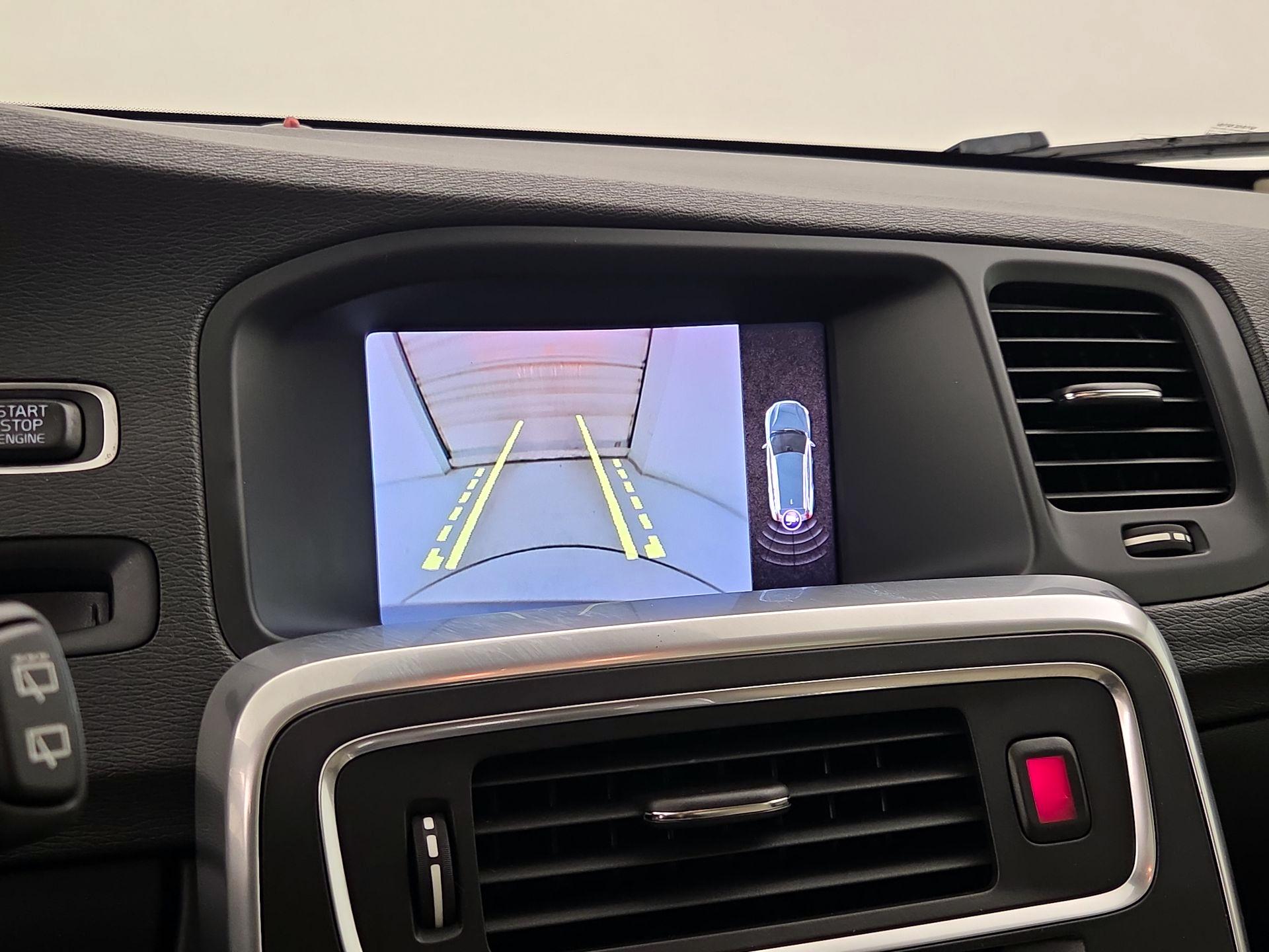 Thumbnail: 2018 Volvo V60 - 15