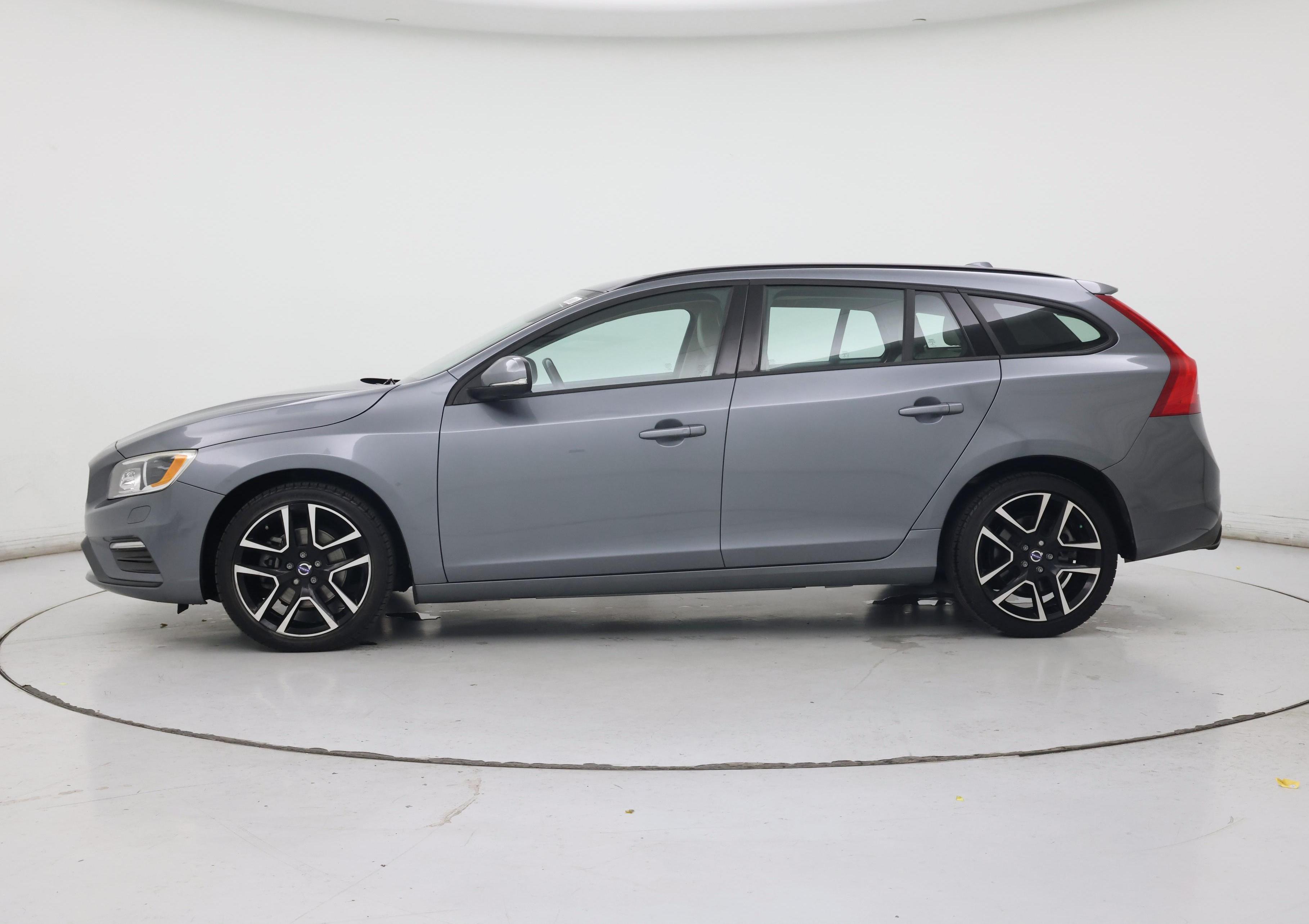 Thumbnail: 2018 Volvo V60 - 3