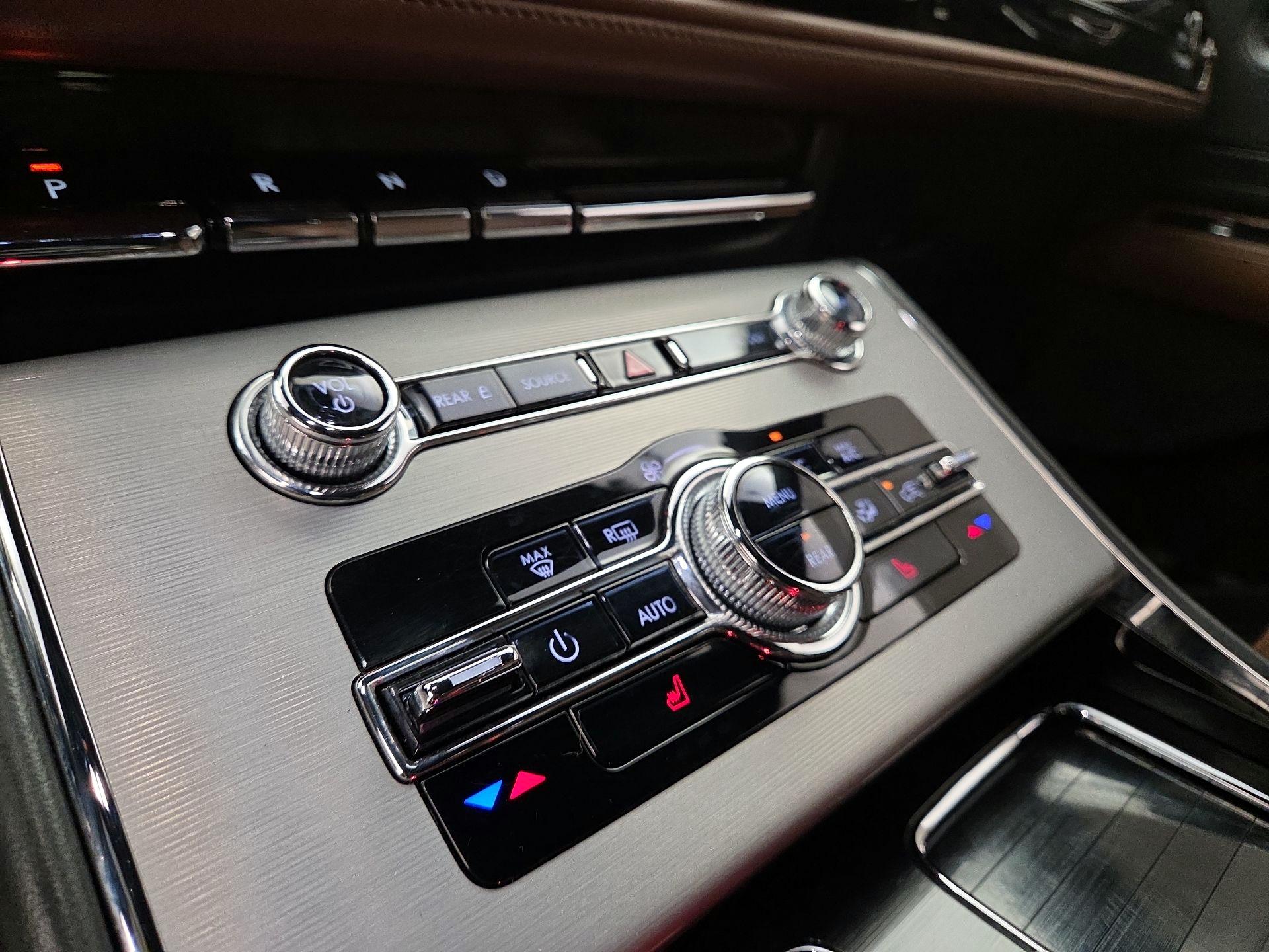 Thumbnail: 2023 Lincoln Aviator - 17