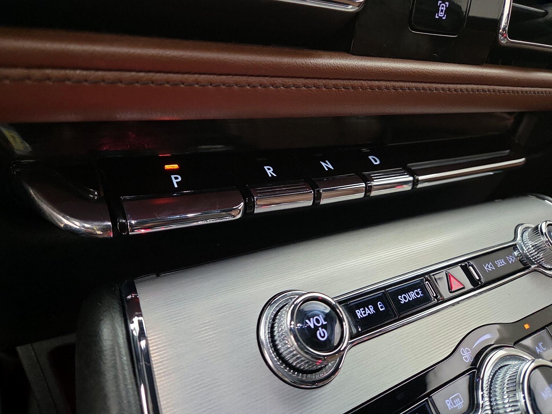 Thumbnail: 2023 Lincoln Aviator - 18
