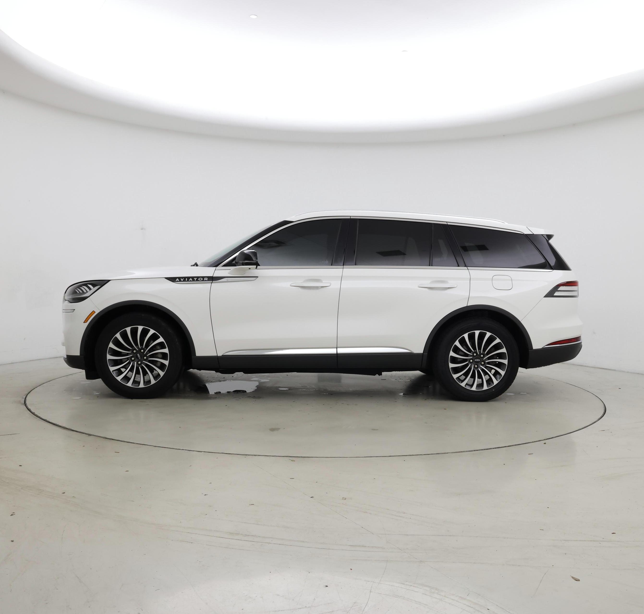 Thumbnail: 2023 Lincoln Aviator - 3