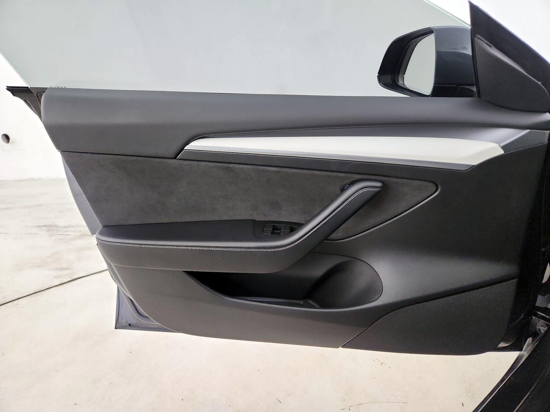 Thumbnail: 2022 Tesla Model 3 - 12
