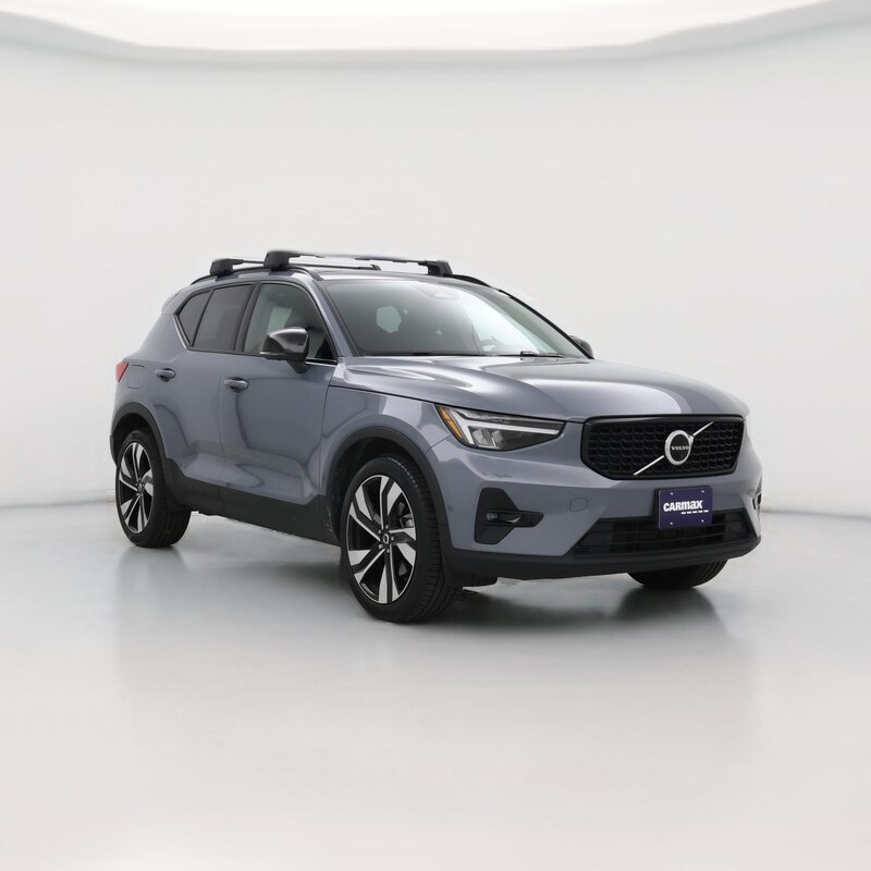 2023 Volvo XC40 B5 Ultimate Dark Theme