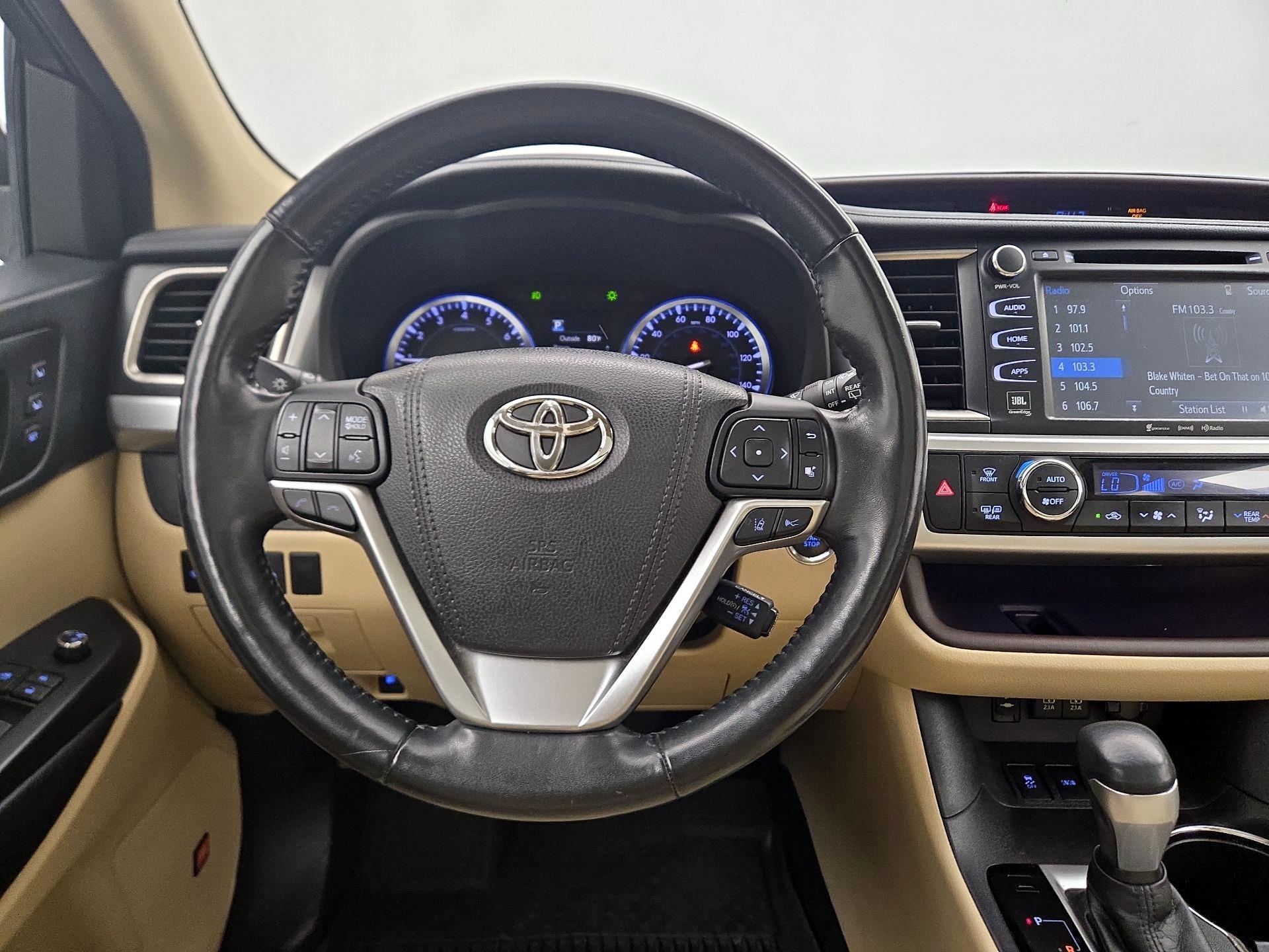 Thumbnail: 2017 Toyota Highlander - 10