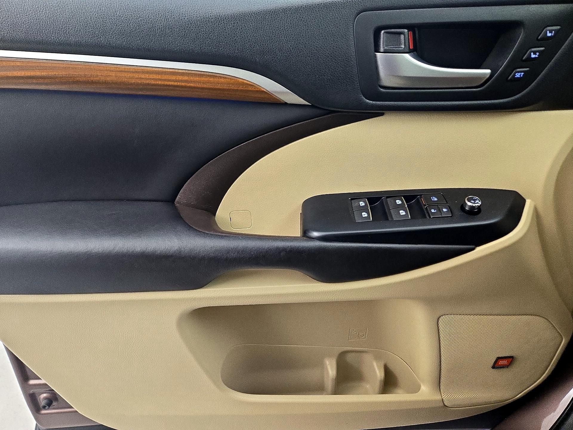 Thumbnail: 2017 Toyota Highlander - 12