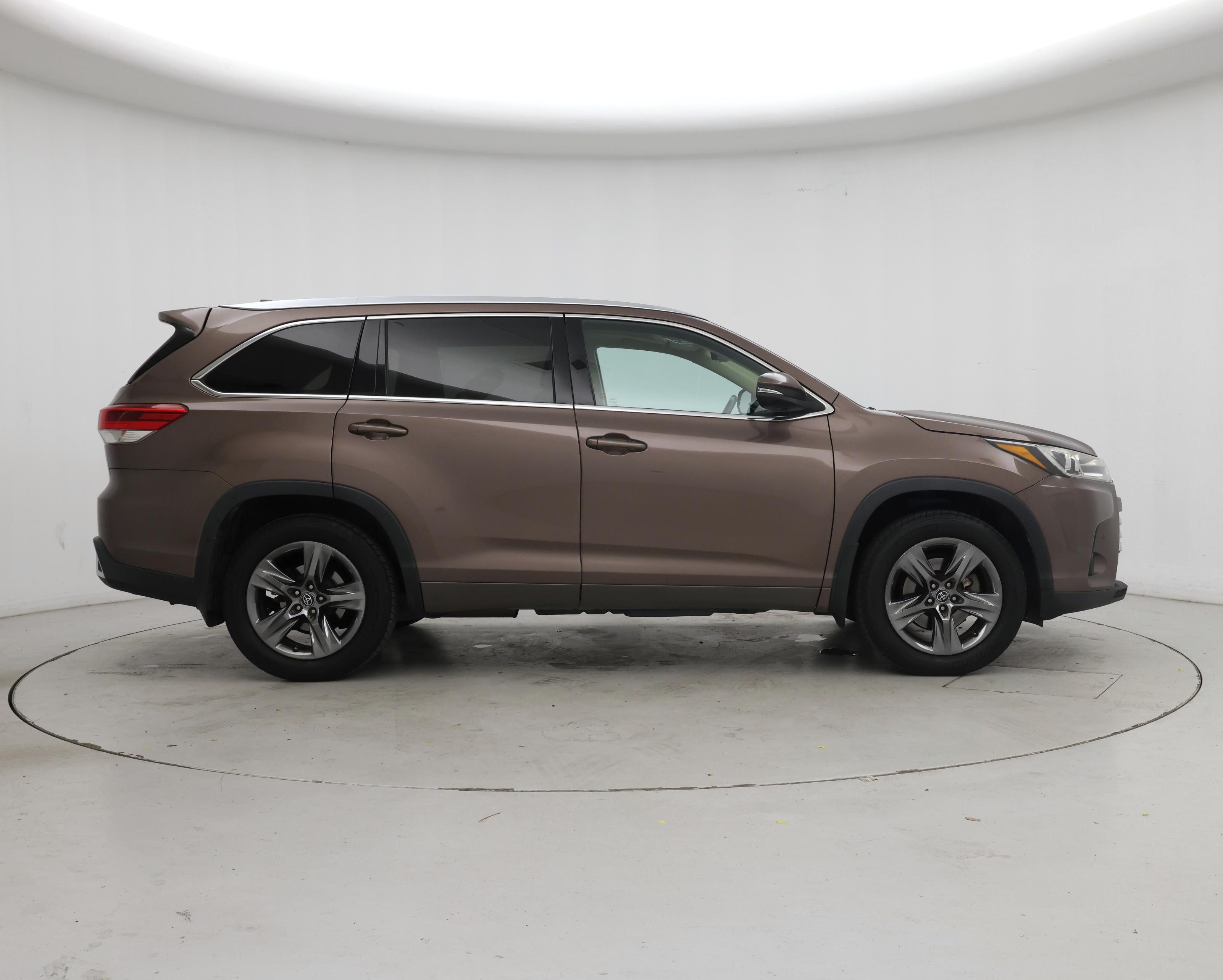 Thumbnail: 2017 Toyota Highlander - 7