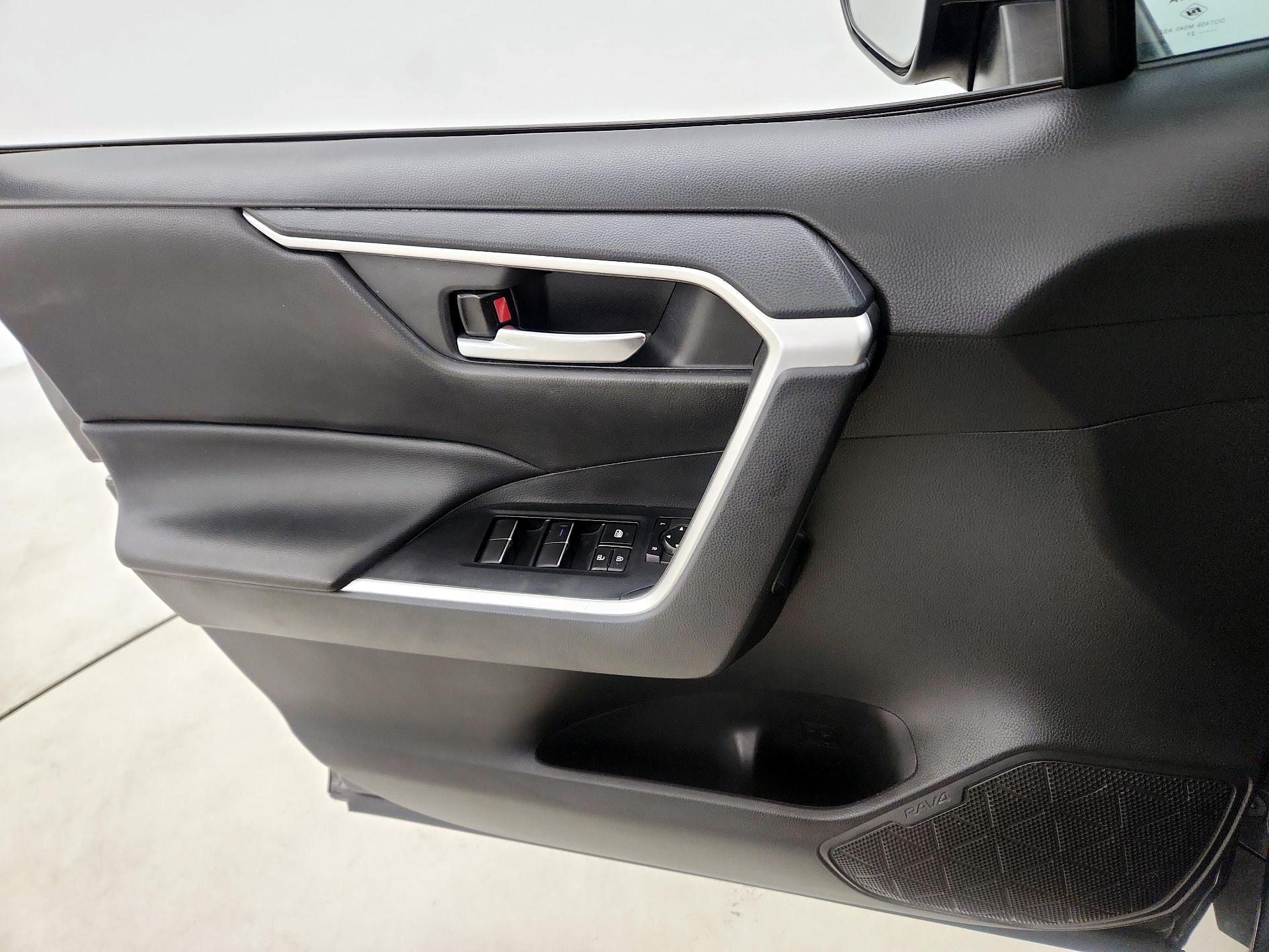 Thumbnail: 2021 Toyota RAV4 - 12