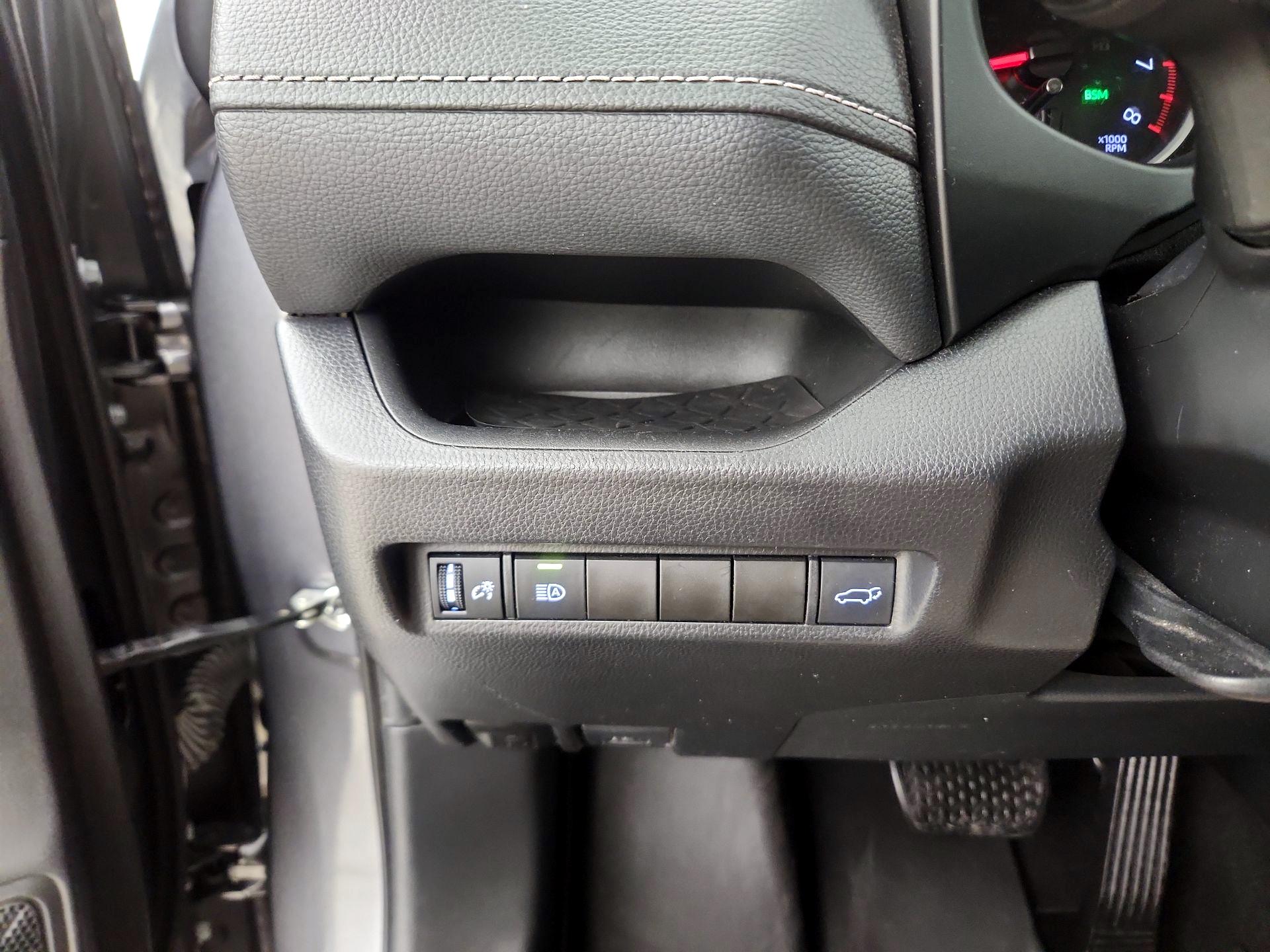 Thumbnail: 2021 Toyota RAV4 - 13