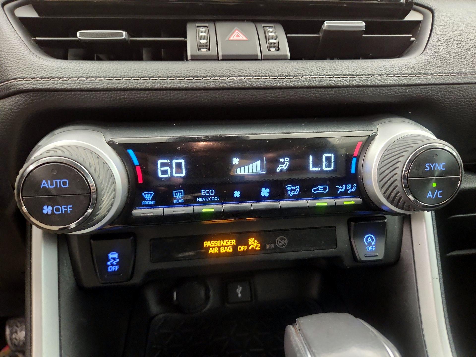 Thumbnail: 2021 Toyota RAV4 - 16