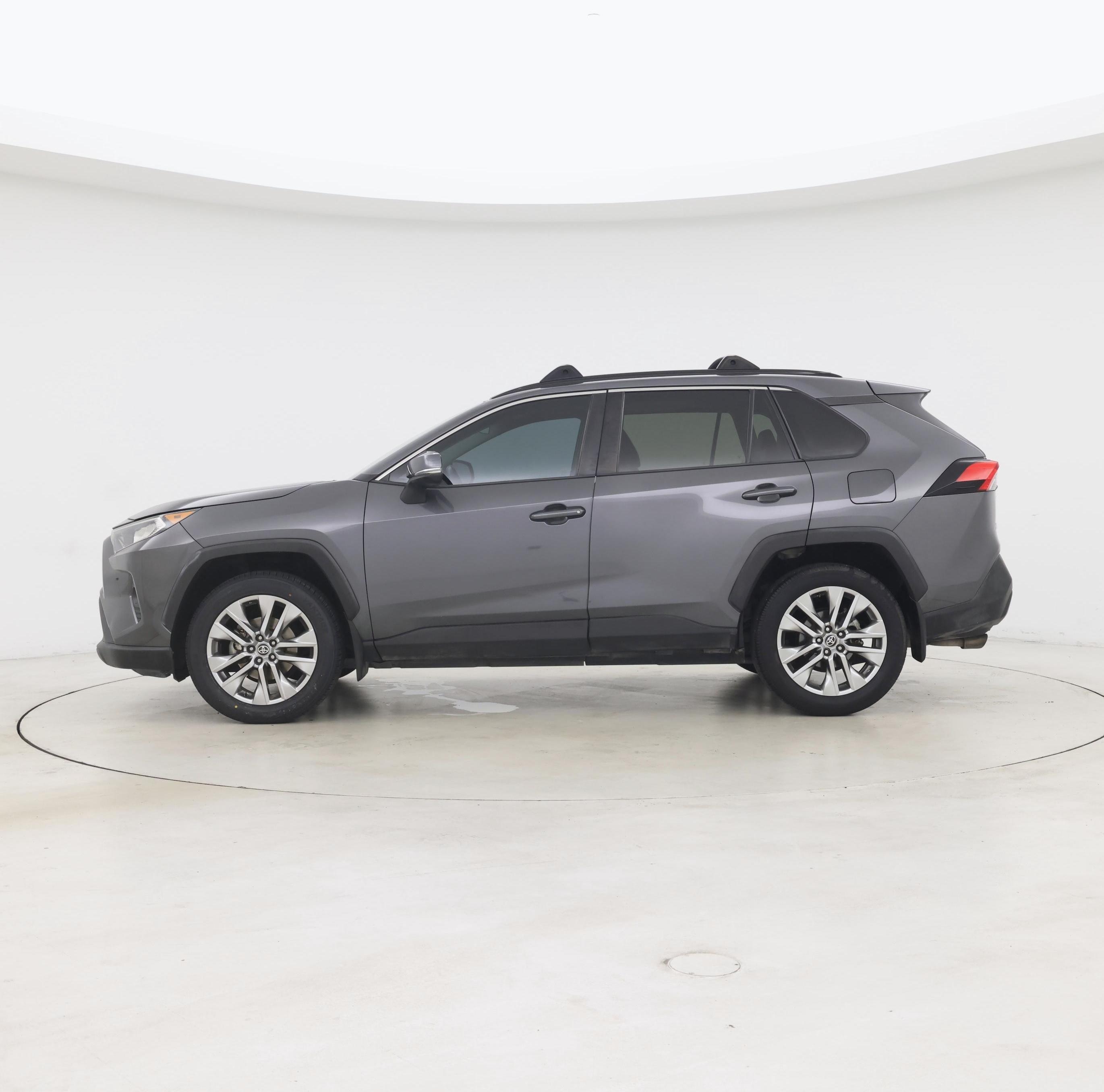 Thumbnail: 2021 Toyota RAV4 - 3
