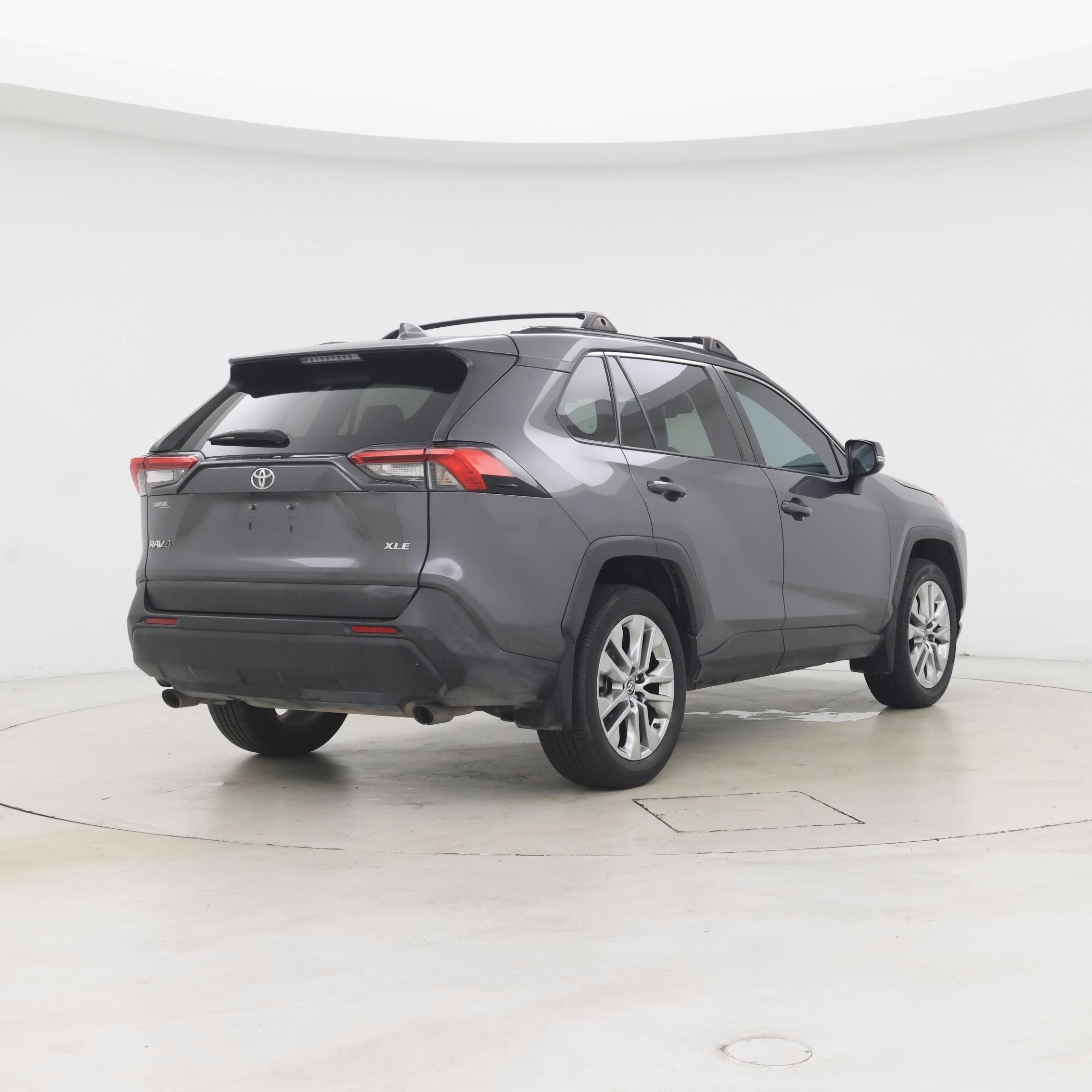 Thumbnail: 2021 Toyota RAV4 - 8