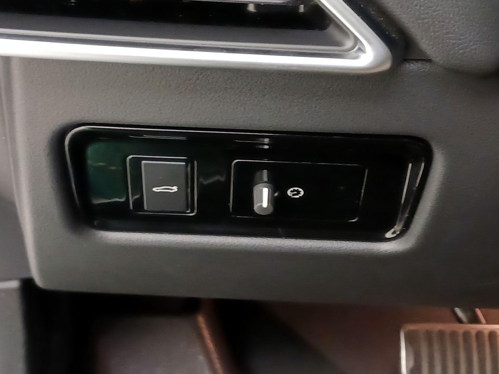 Thumbnail: 2019 Jaguar XE - 13