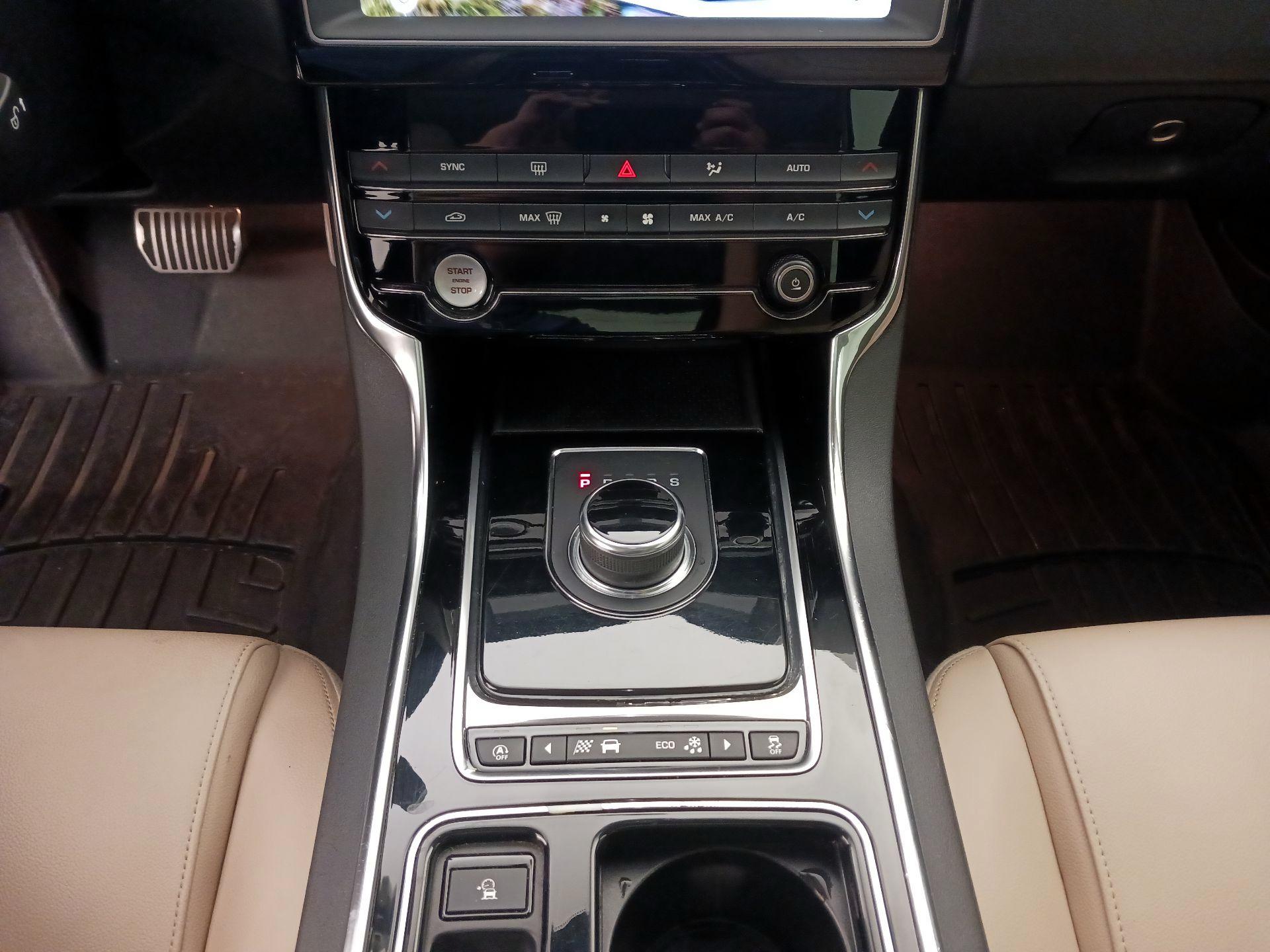 Thumbnail: 2019 Jaguar XE - 18