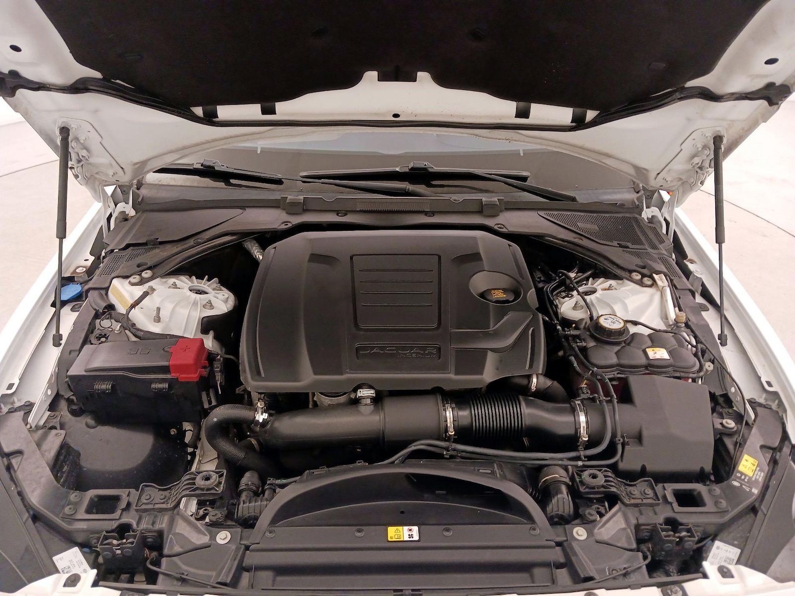 2019 Jaguar XE Premium - Photo 24