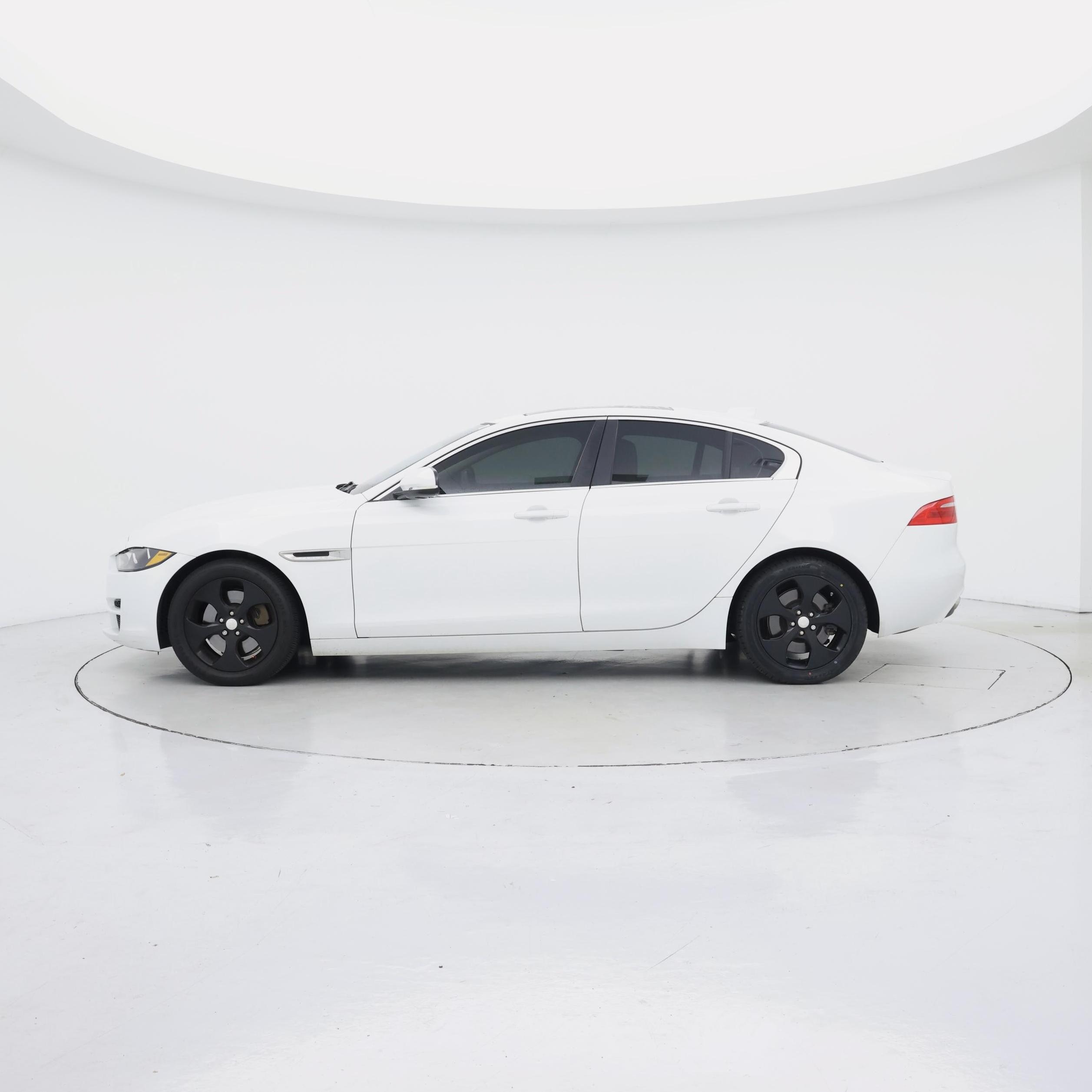 Thumbnail: 2019 Jaguar XE - 3
