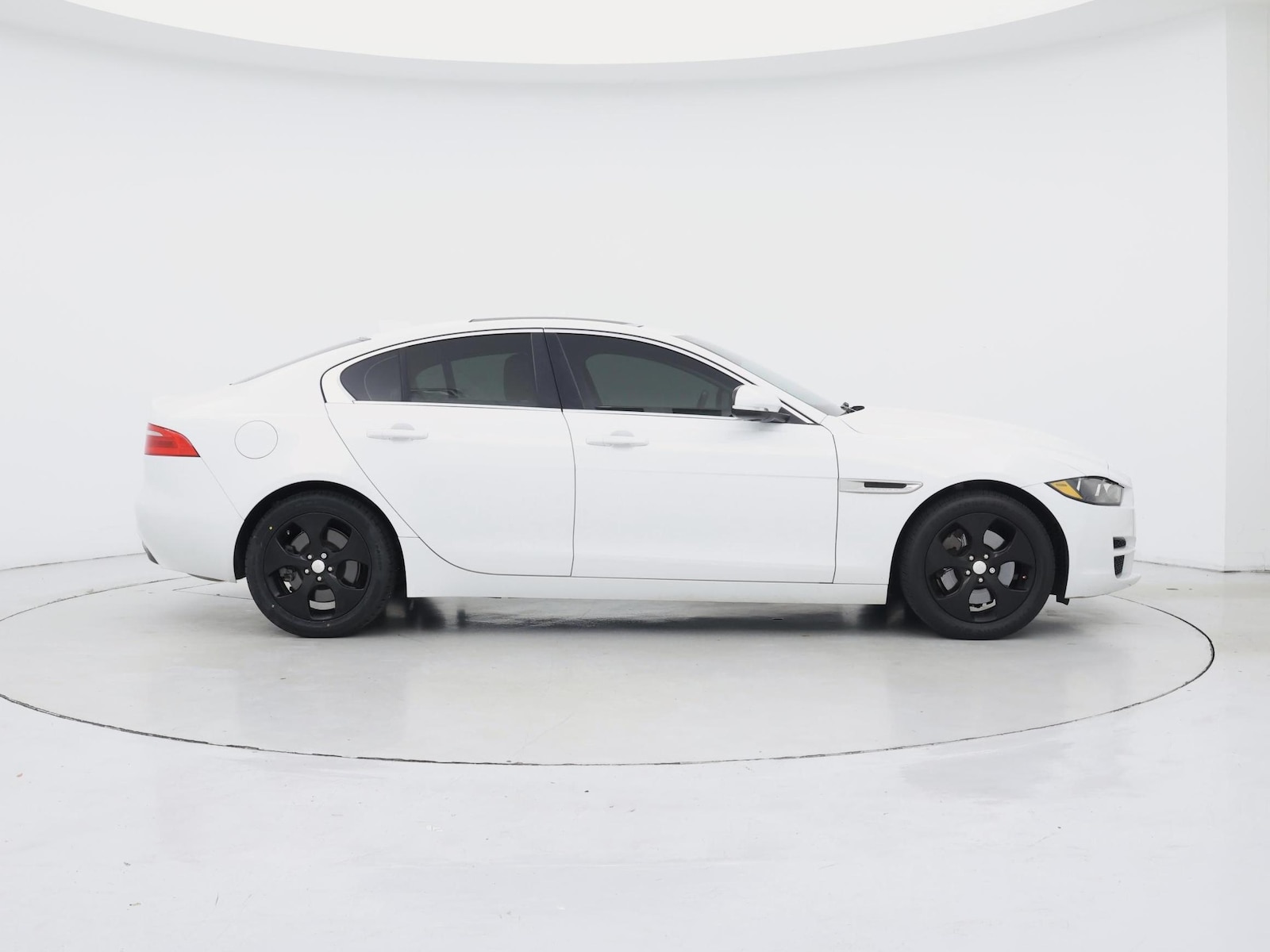 2019 Jaguar XE Premium - Photo 8