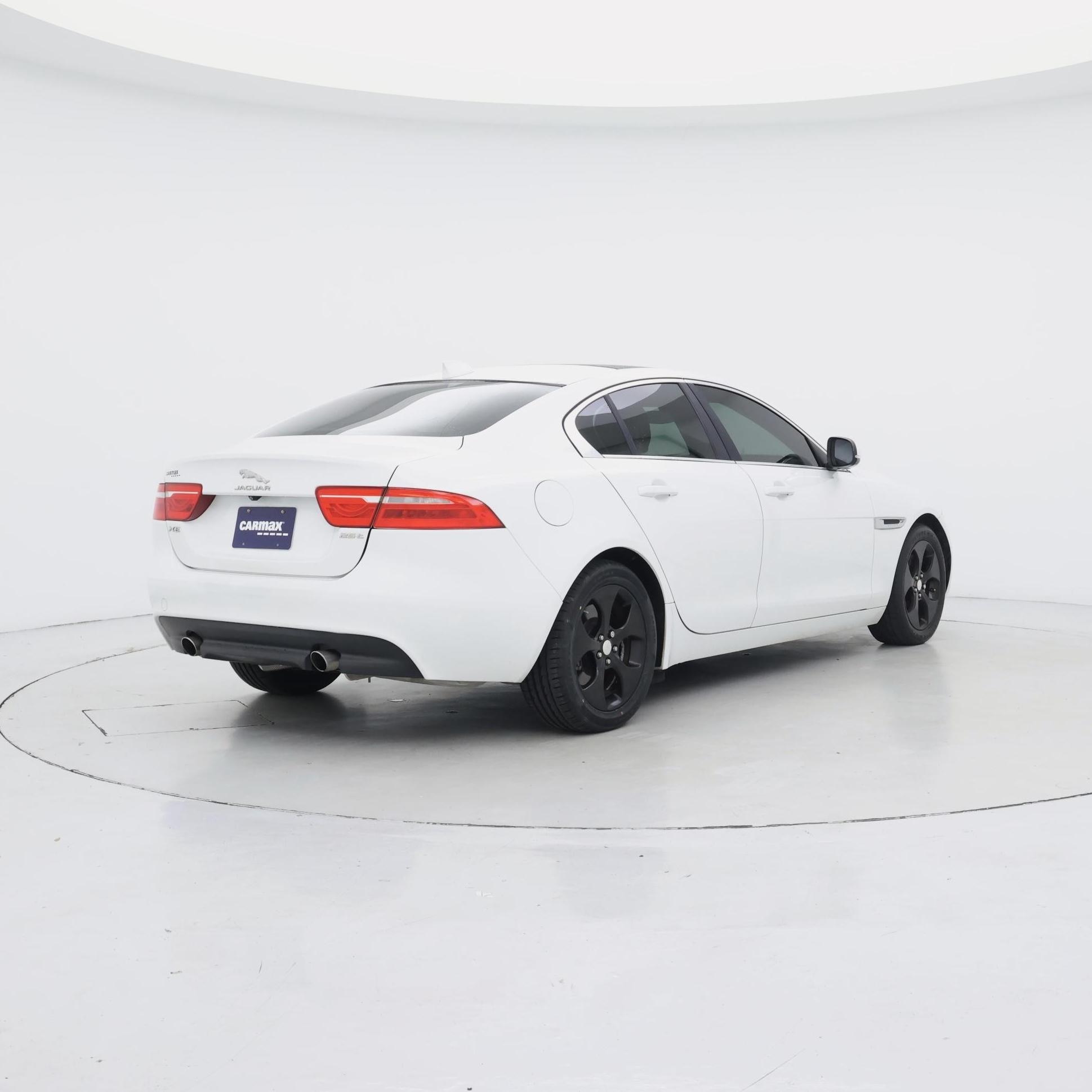 Thumbnail: 2019 Jaguar XE - 8