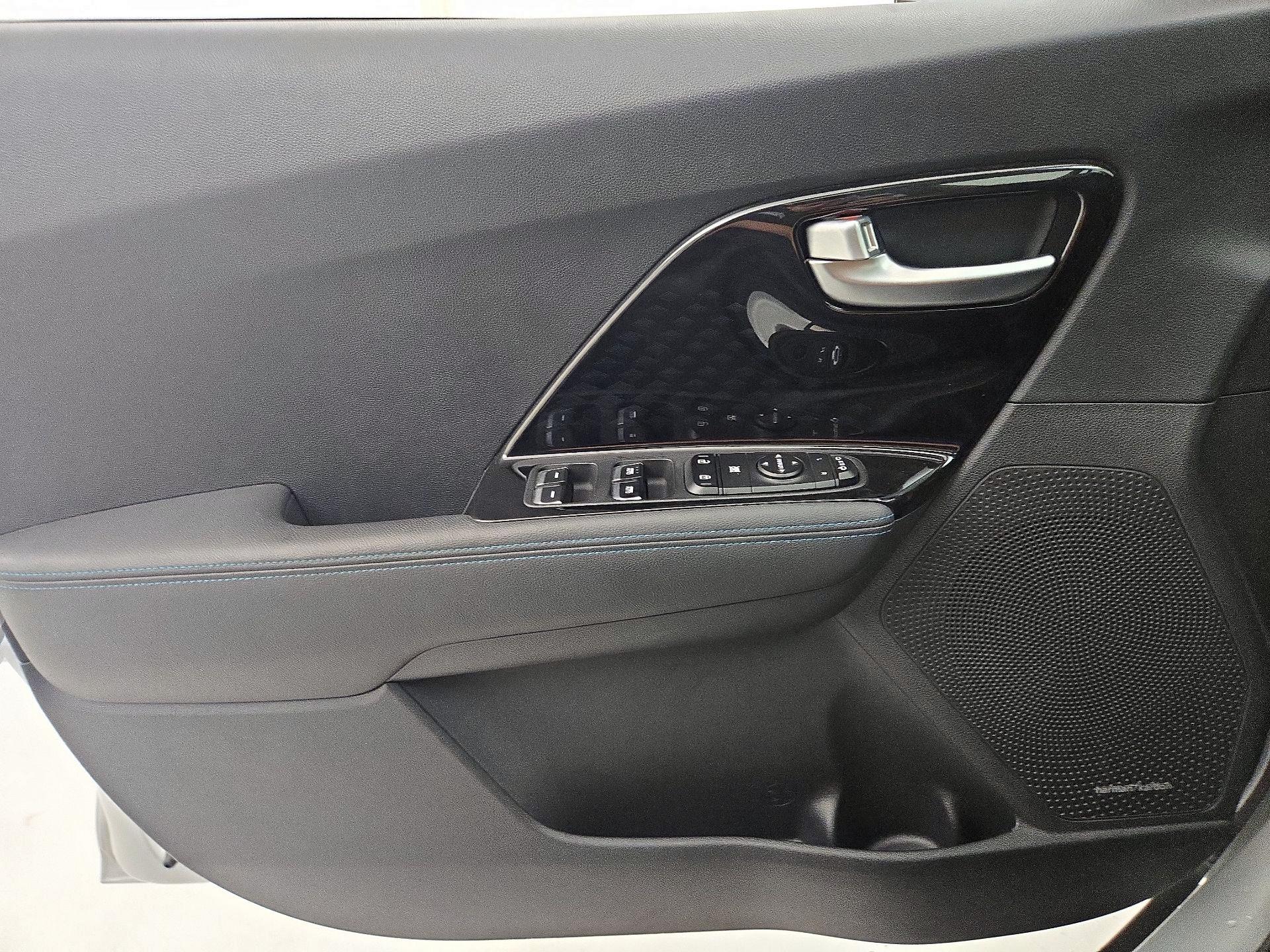 Thumbnail: 2020 Kia Niro - 12