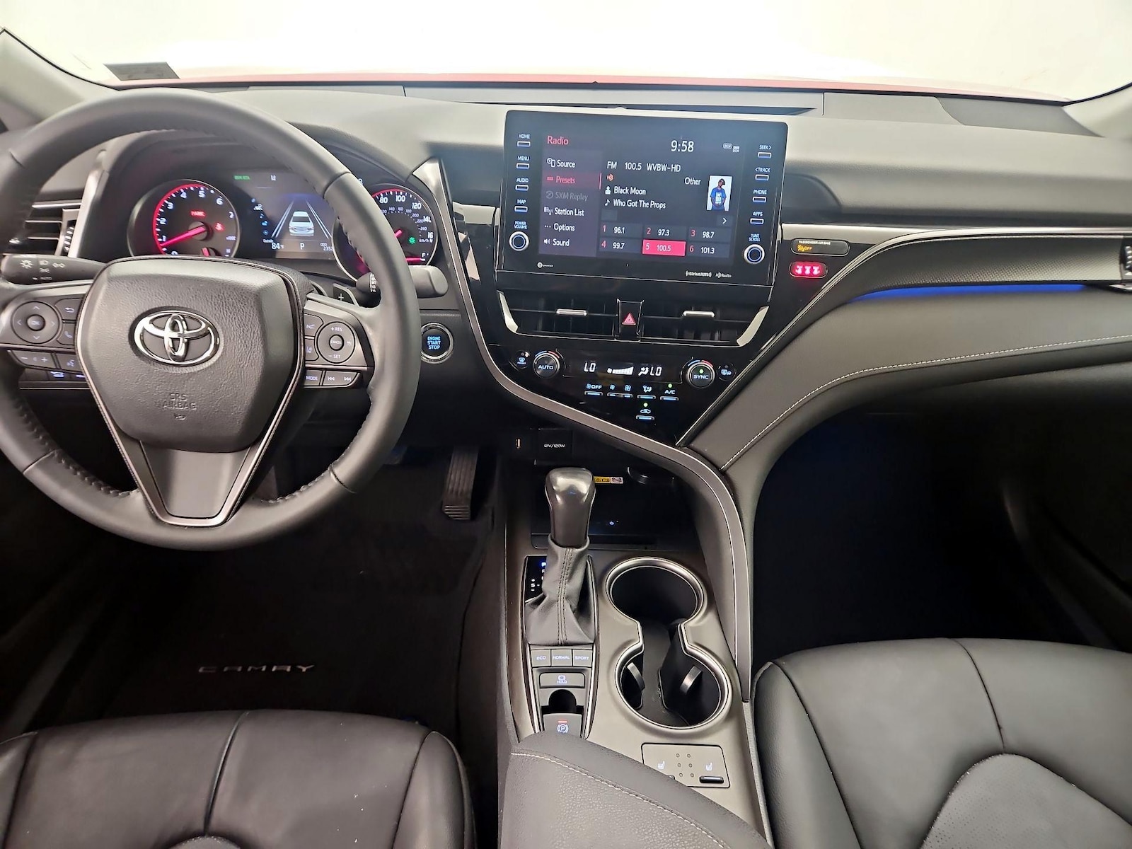2022 Toyota Camry XSE - Photo 10