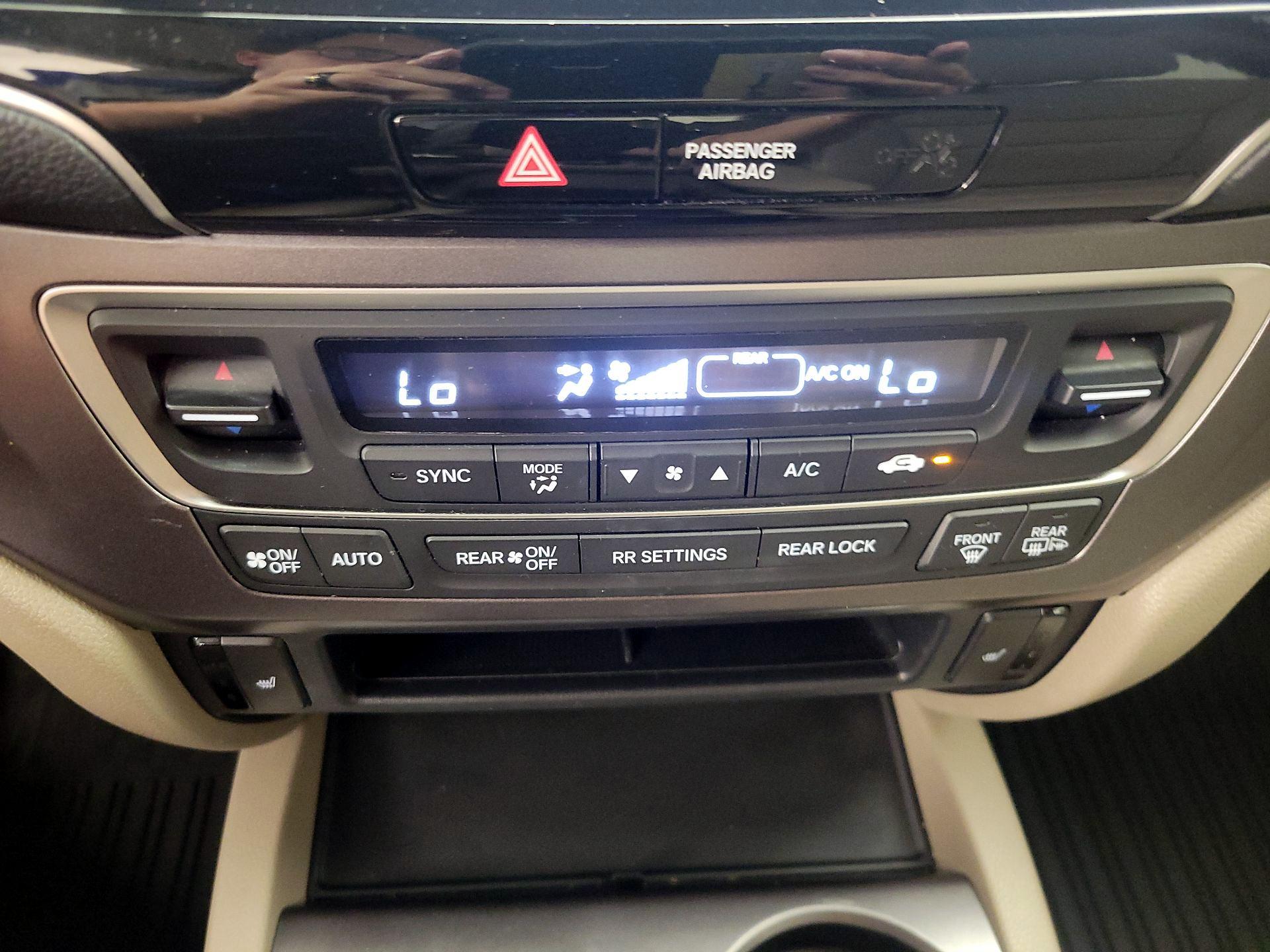 Thumbnail: 2020 Honda Pilot - 16