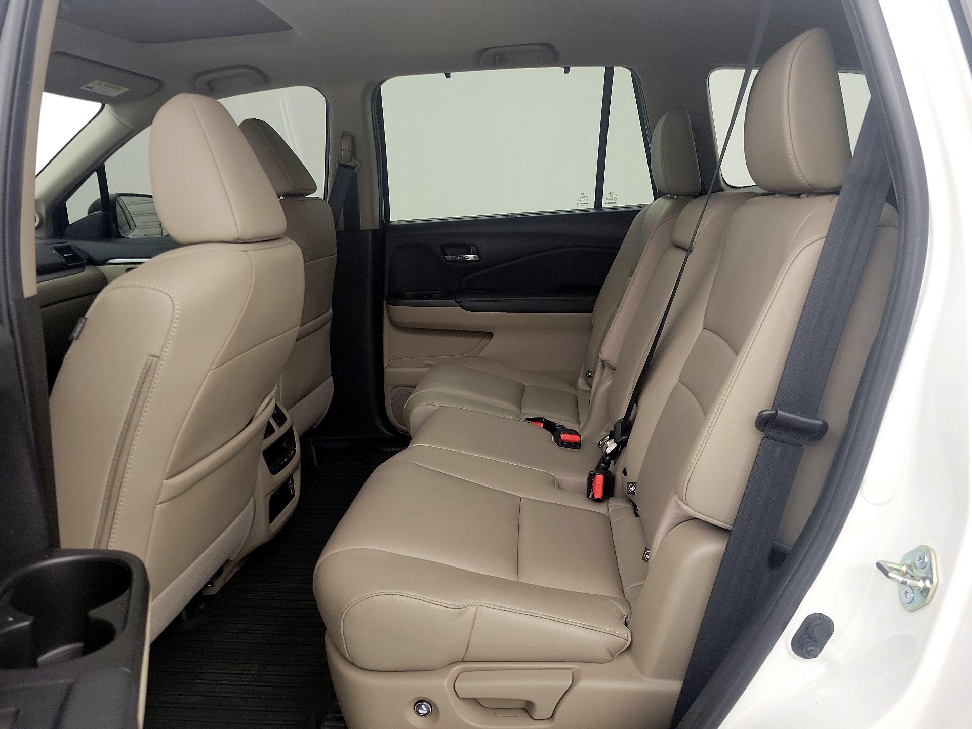 Thumbnail: 2020 Honda Pilot - 20