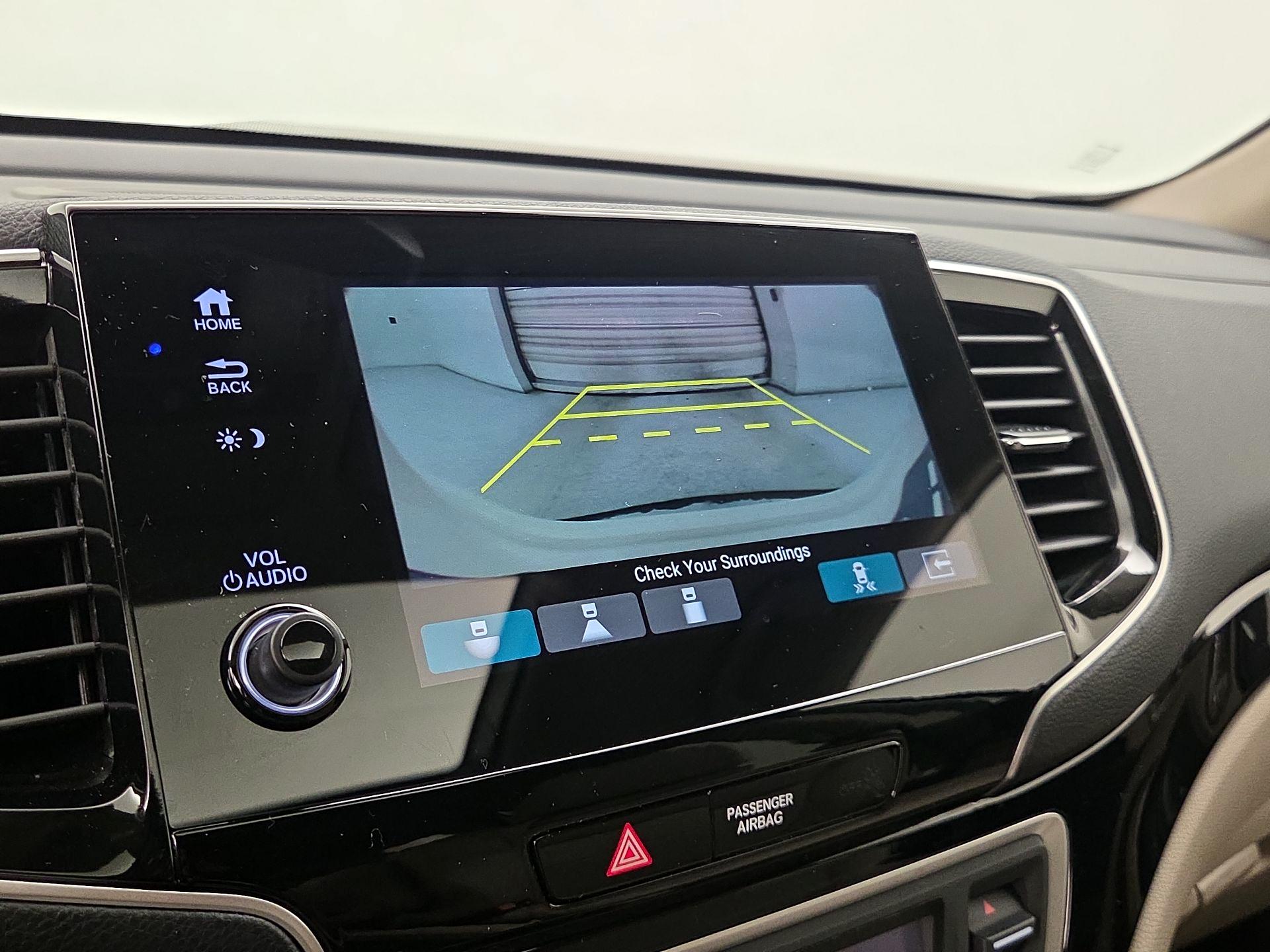 Thumbnail: 2019 Honda Pilot - 15
