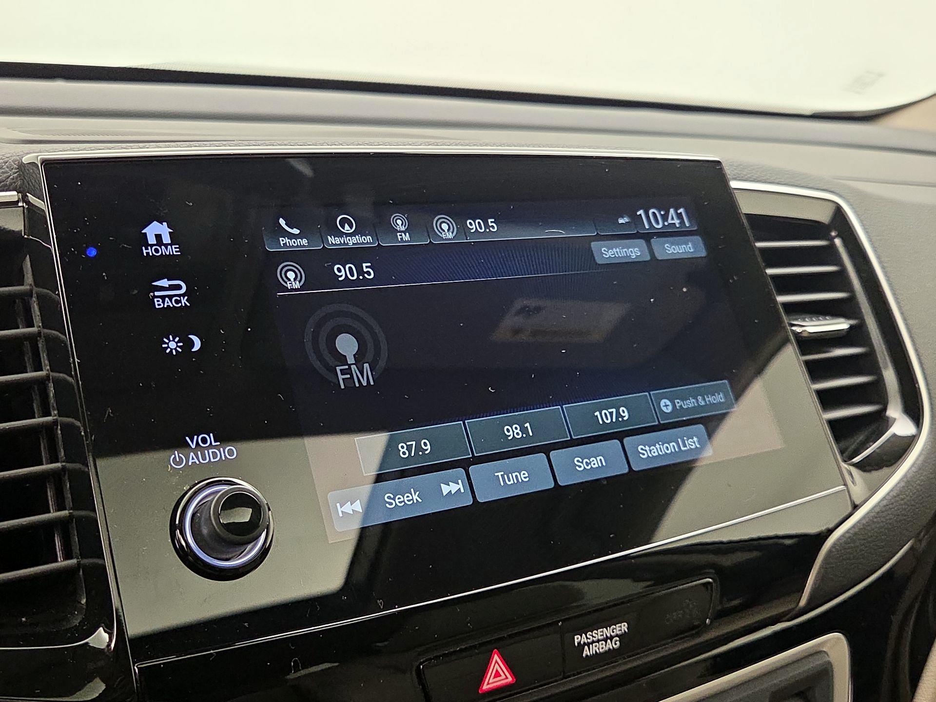 Thumbnail: 2019 Honda Pilot - 16