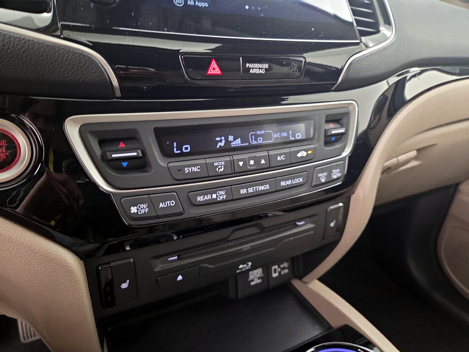 Thumbnail: 2019 Honda Pilot - 17