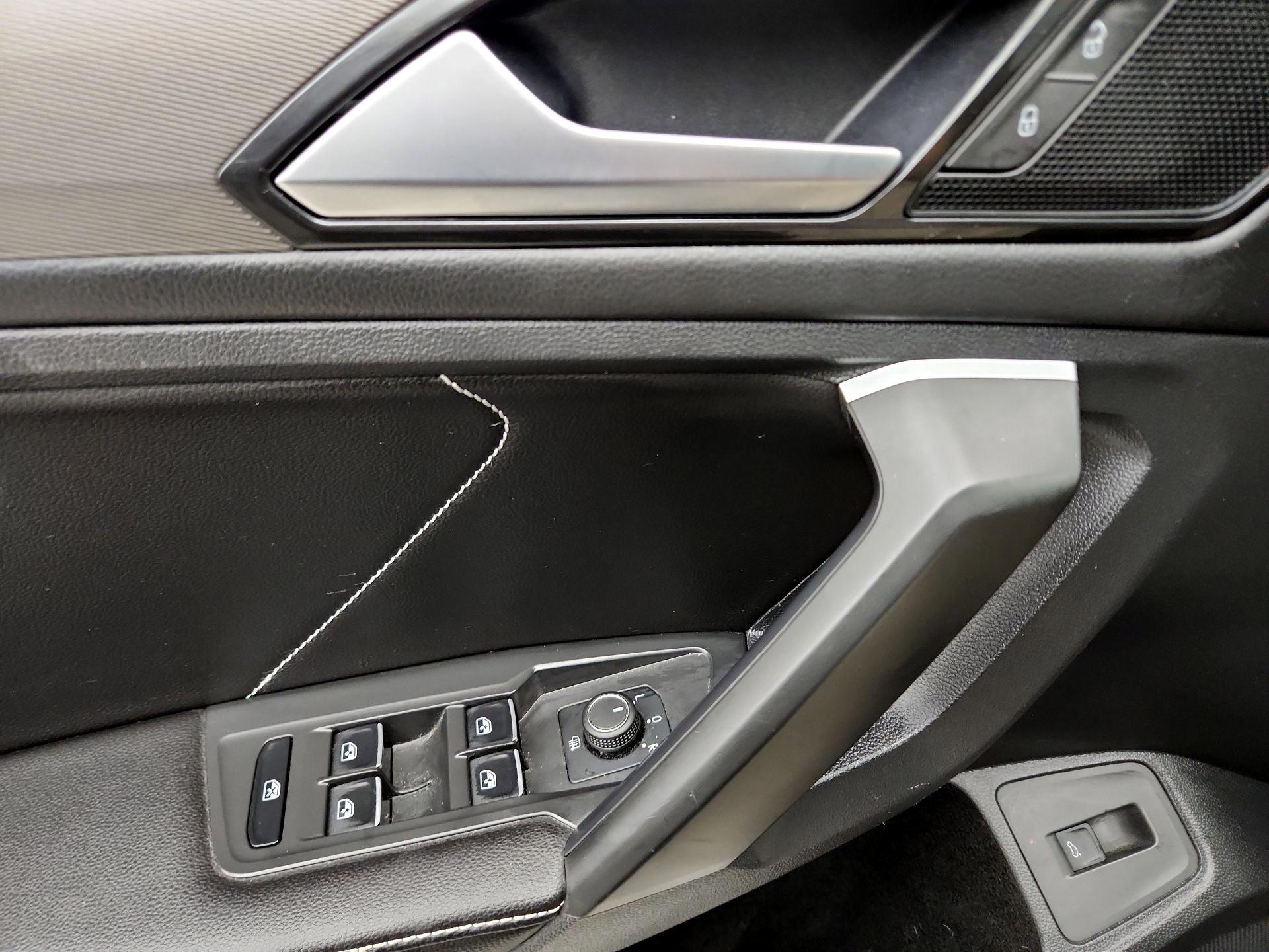 Thumbnail: 2024 Volkswagen Tiguan - 12