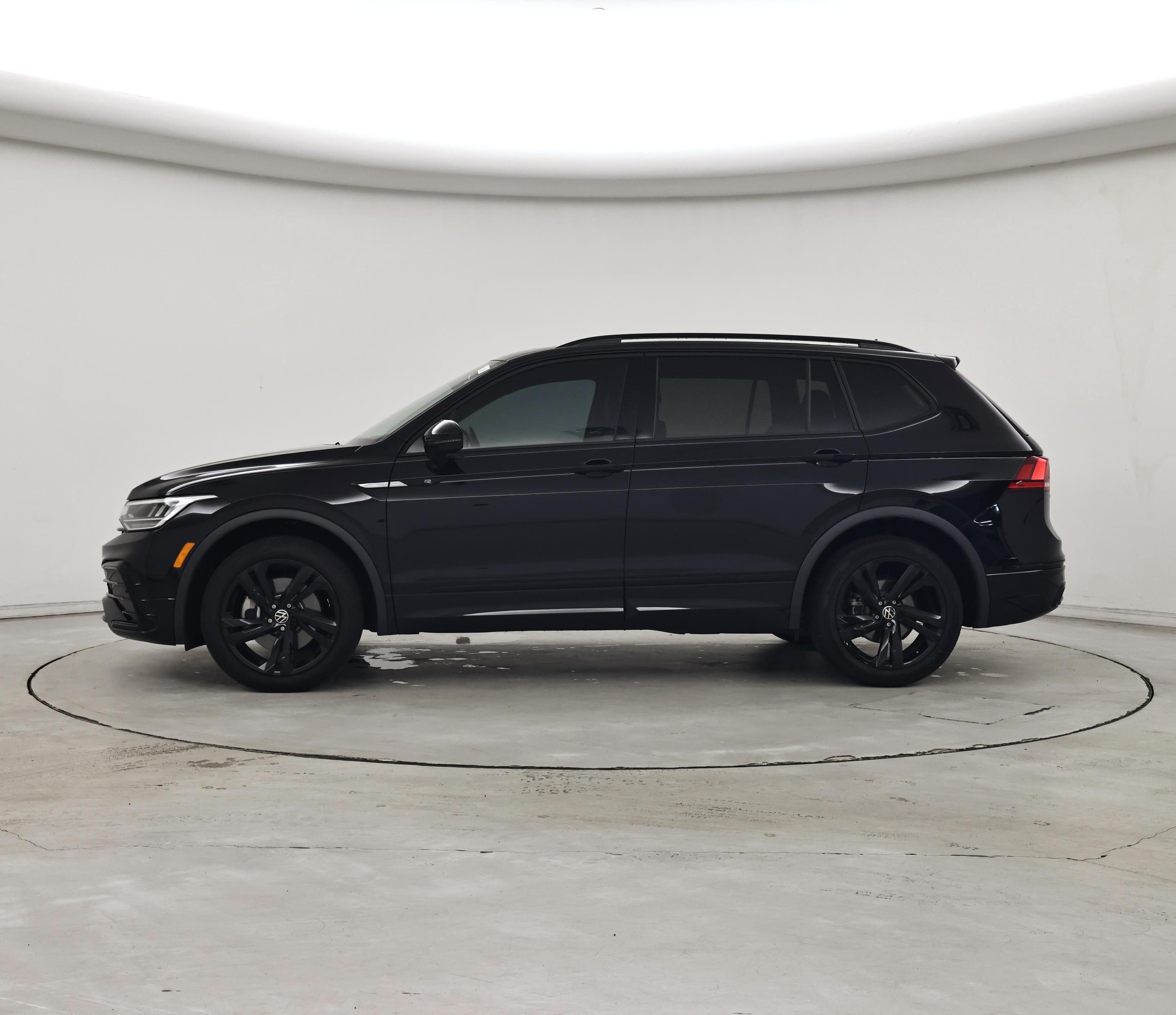 Thumbnail: 2024 Volkswagen Tiguan - 3