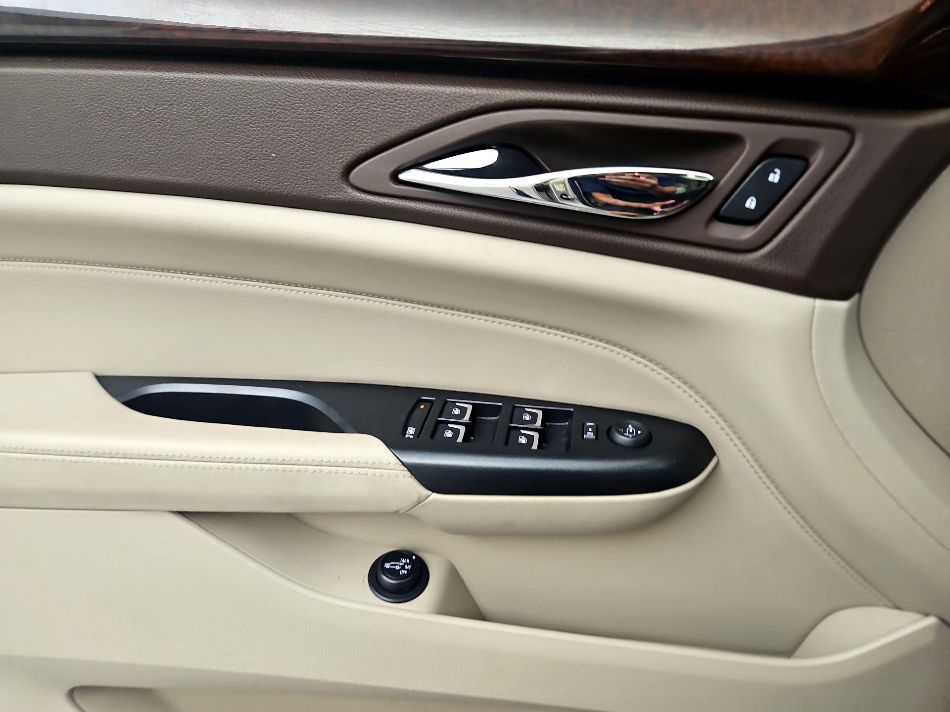 Thumbnail: 2015 Cadillac SRX - 10