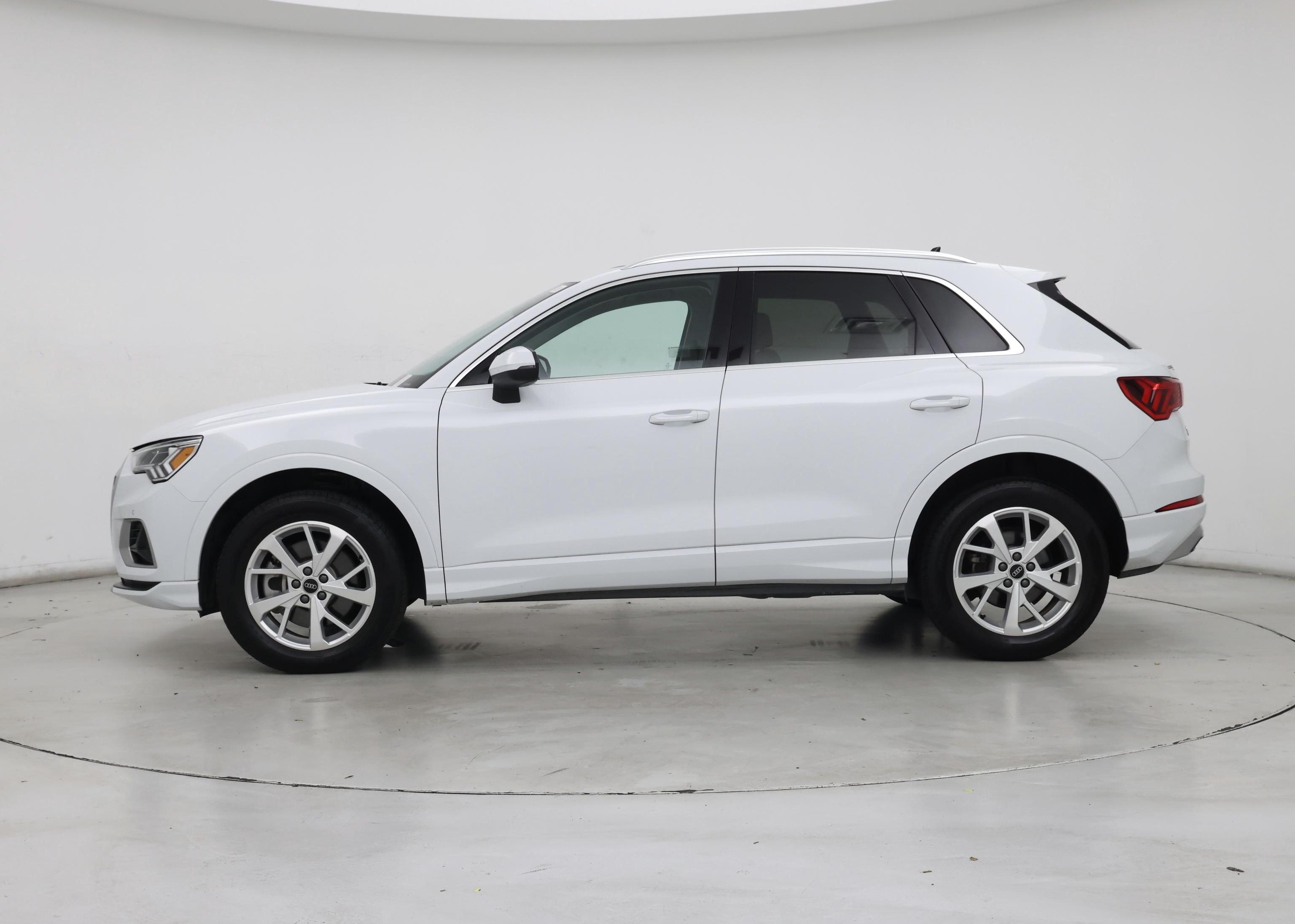 Thumbnail: 2023 Audi Q3 - 3