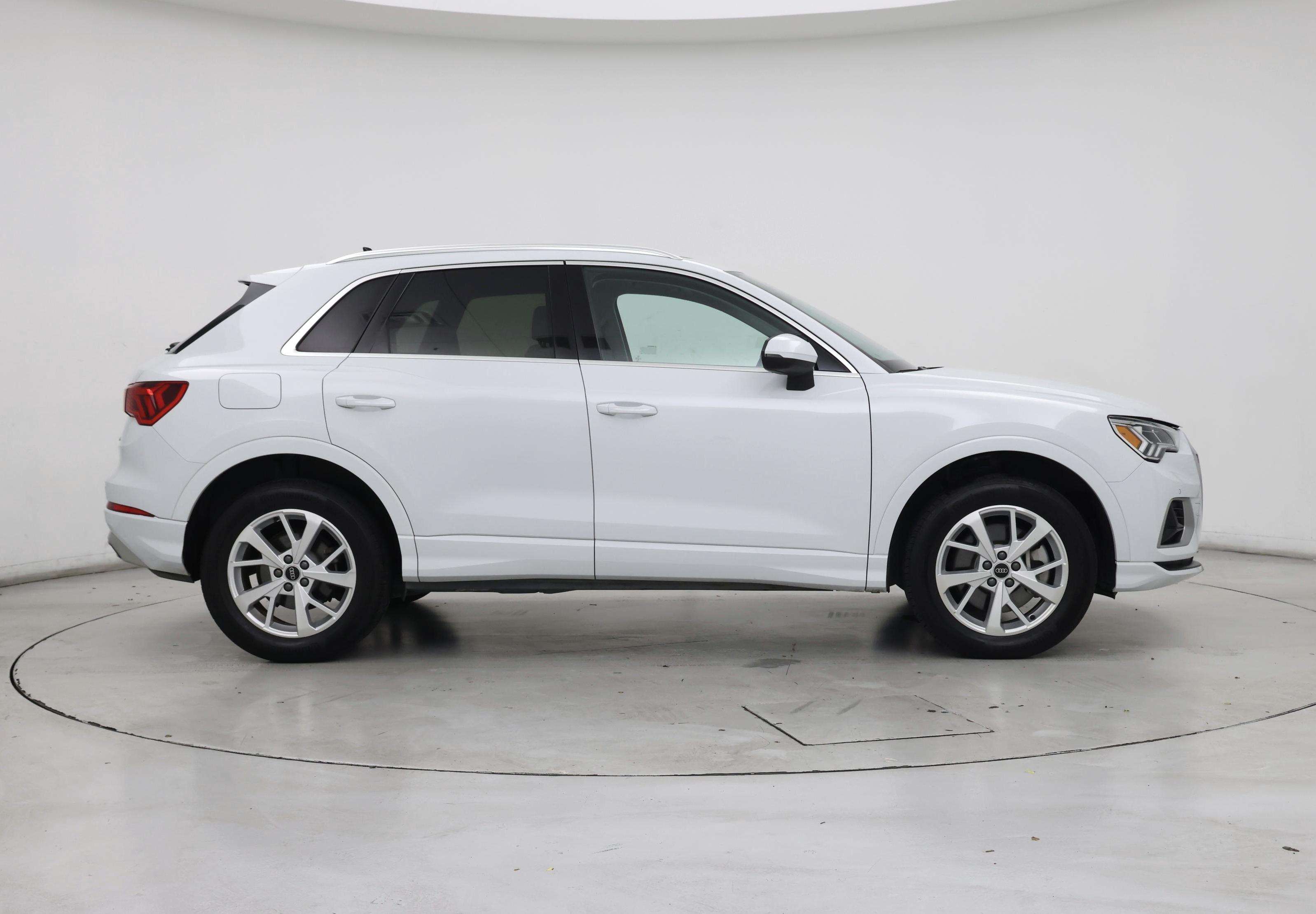 Thumbnail: 2023 Audi Q3 - 7