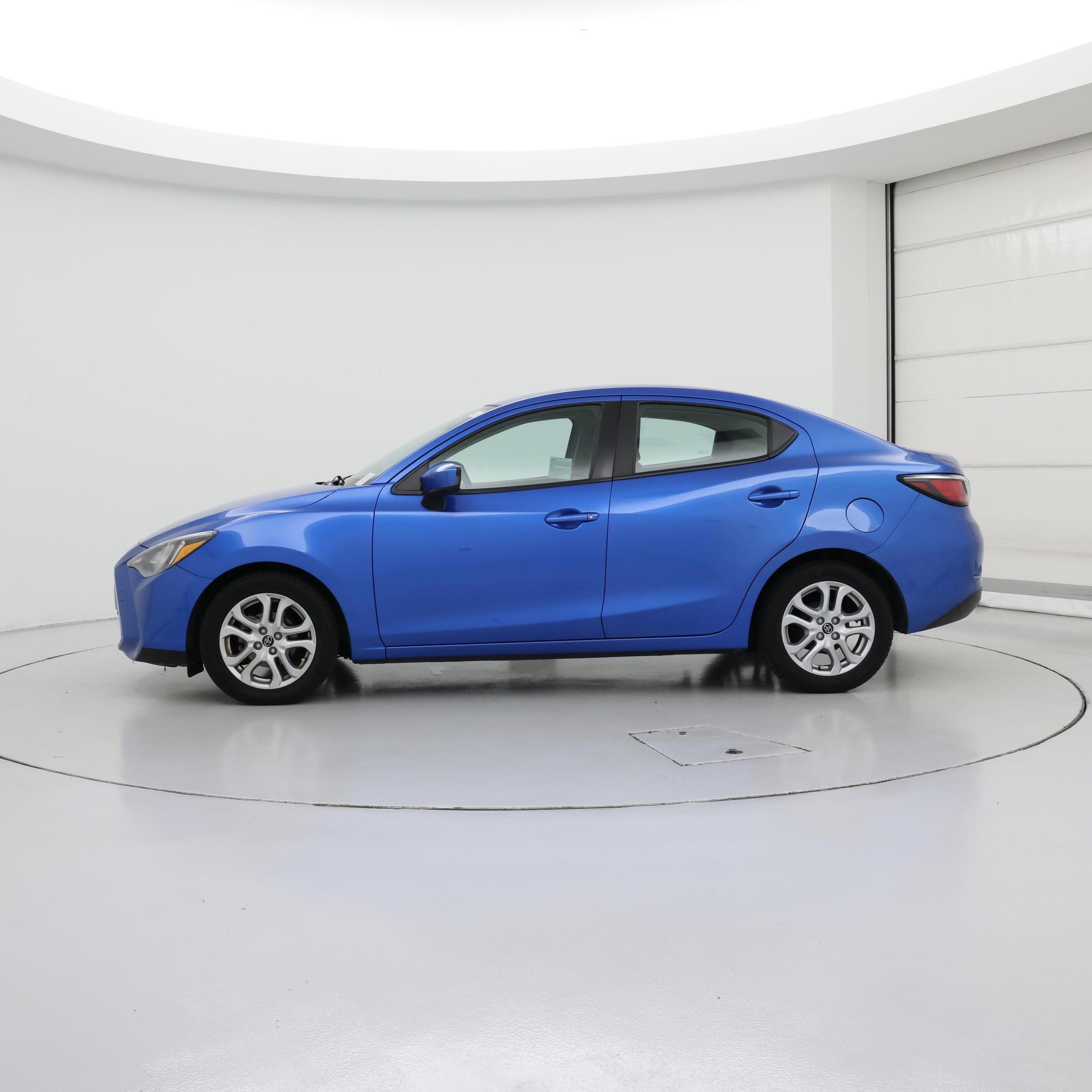 Thumbnail: 2017 Toyota Yaris iA - 3