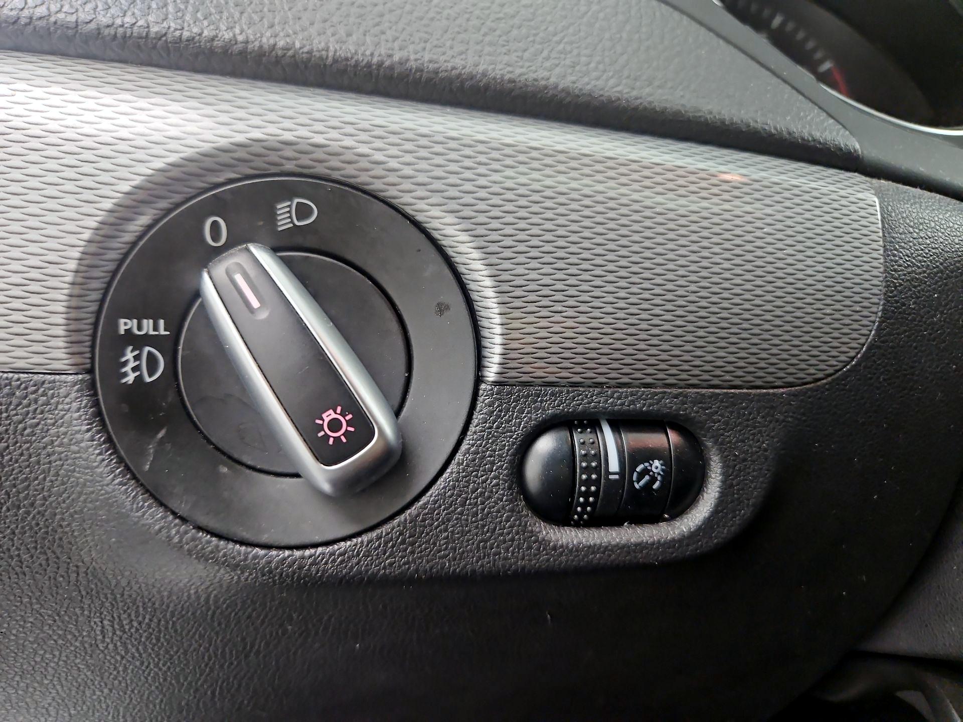 Thumbnail: 2015 Volkswagen Jetta - 11