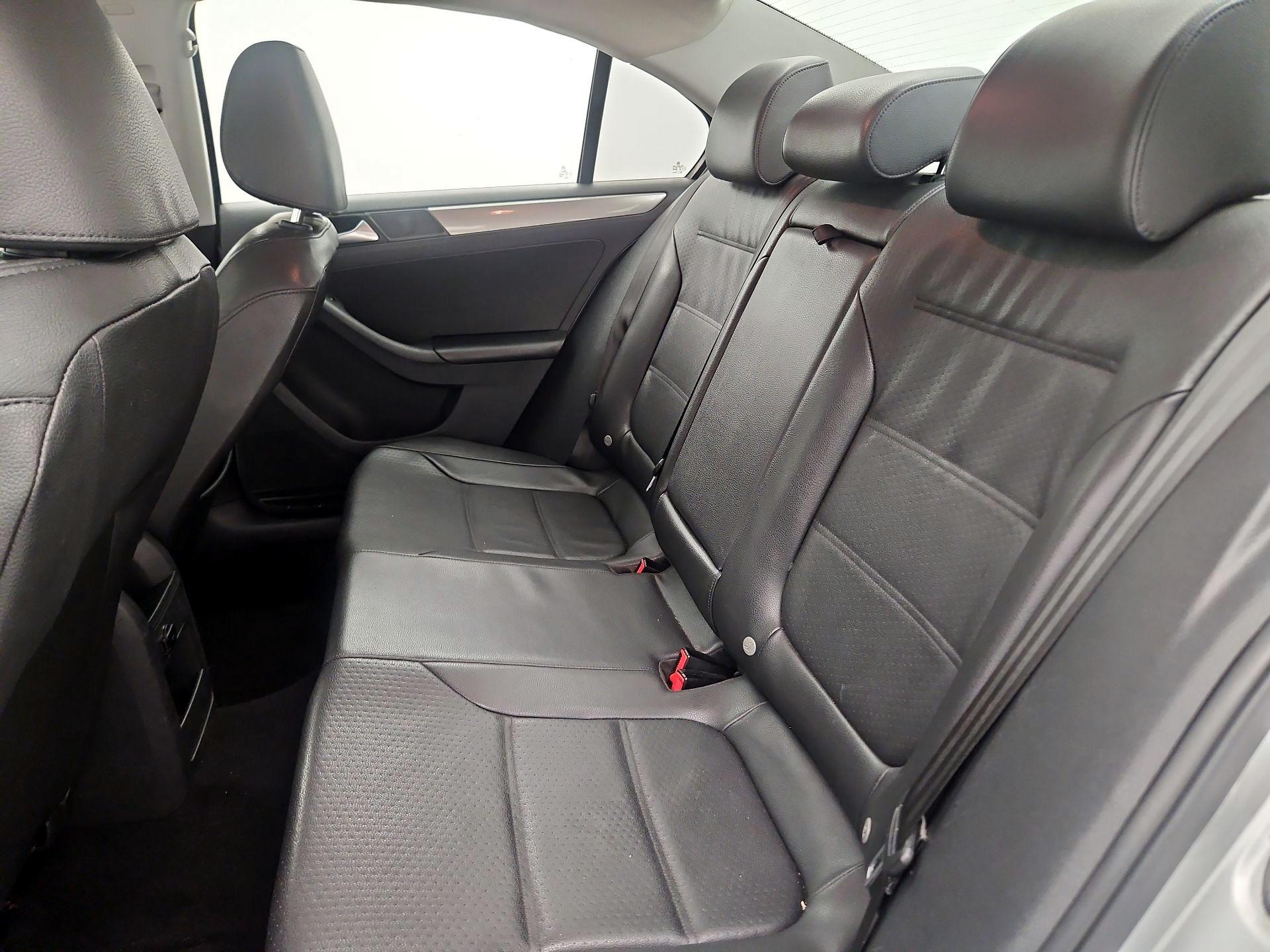 Thumbnail: 2015 Volkswagen Jetta - 17