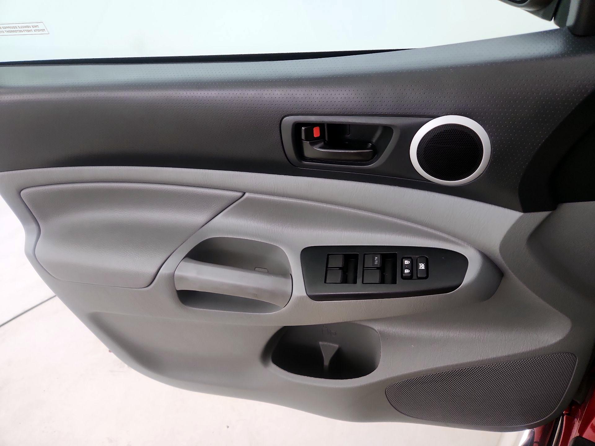 Thumbnail: 2014 Toyota Tacoma - 12