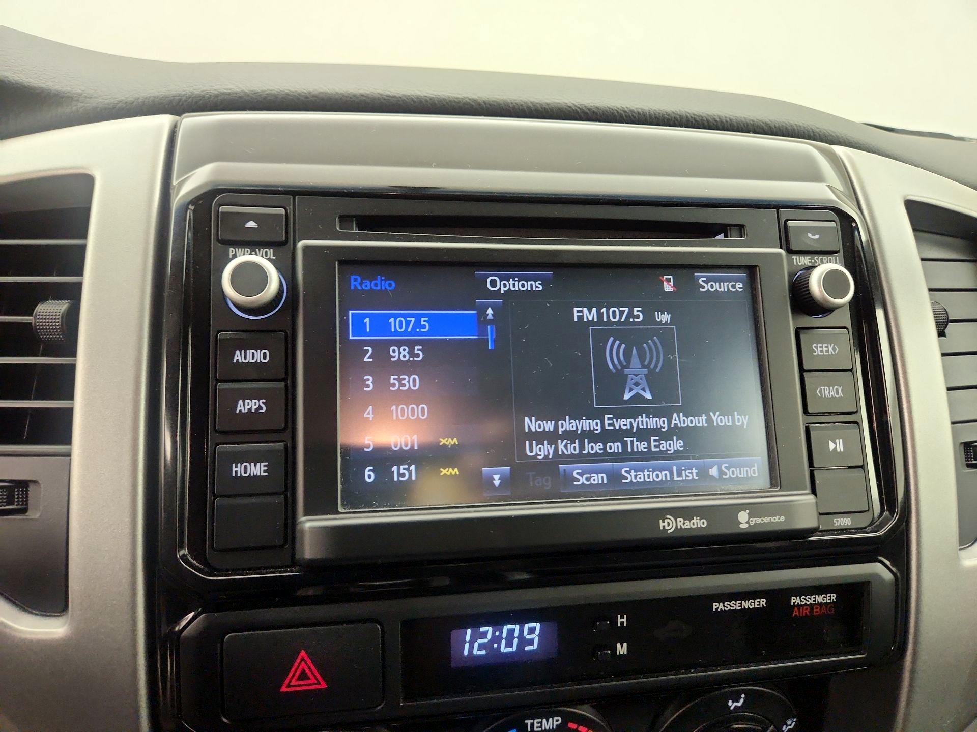 Thumbnail: 2014 Toyota Tacoma - 15