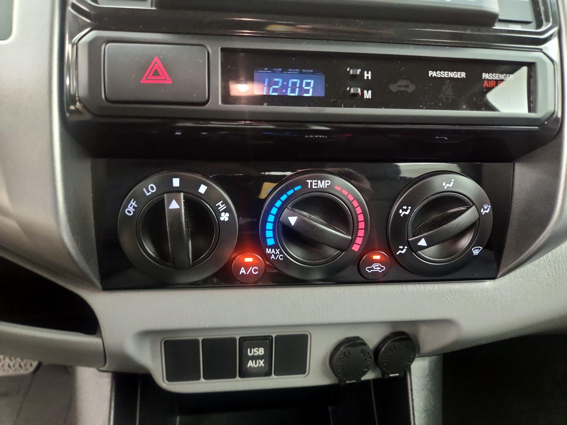 Thumbnail: 2014 Toyota Tacoma - 16