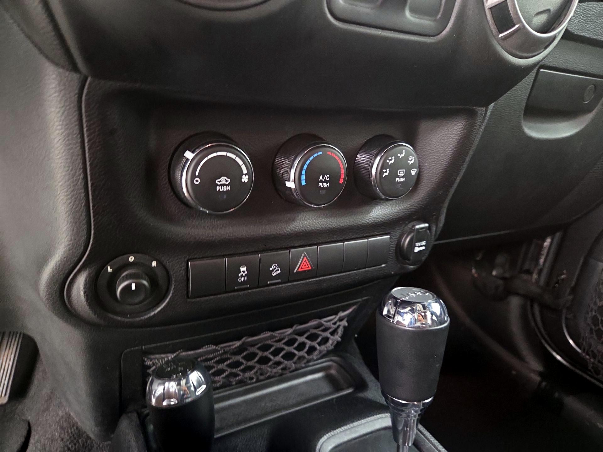 Thumbnail: 2017 Jeep Wrangler - 14