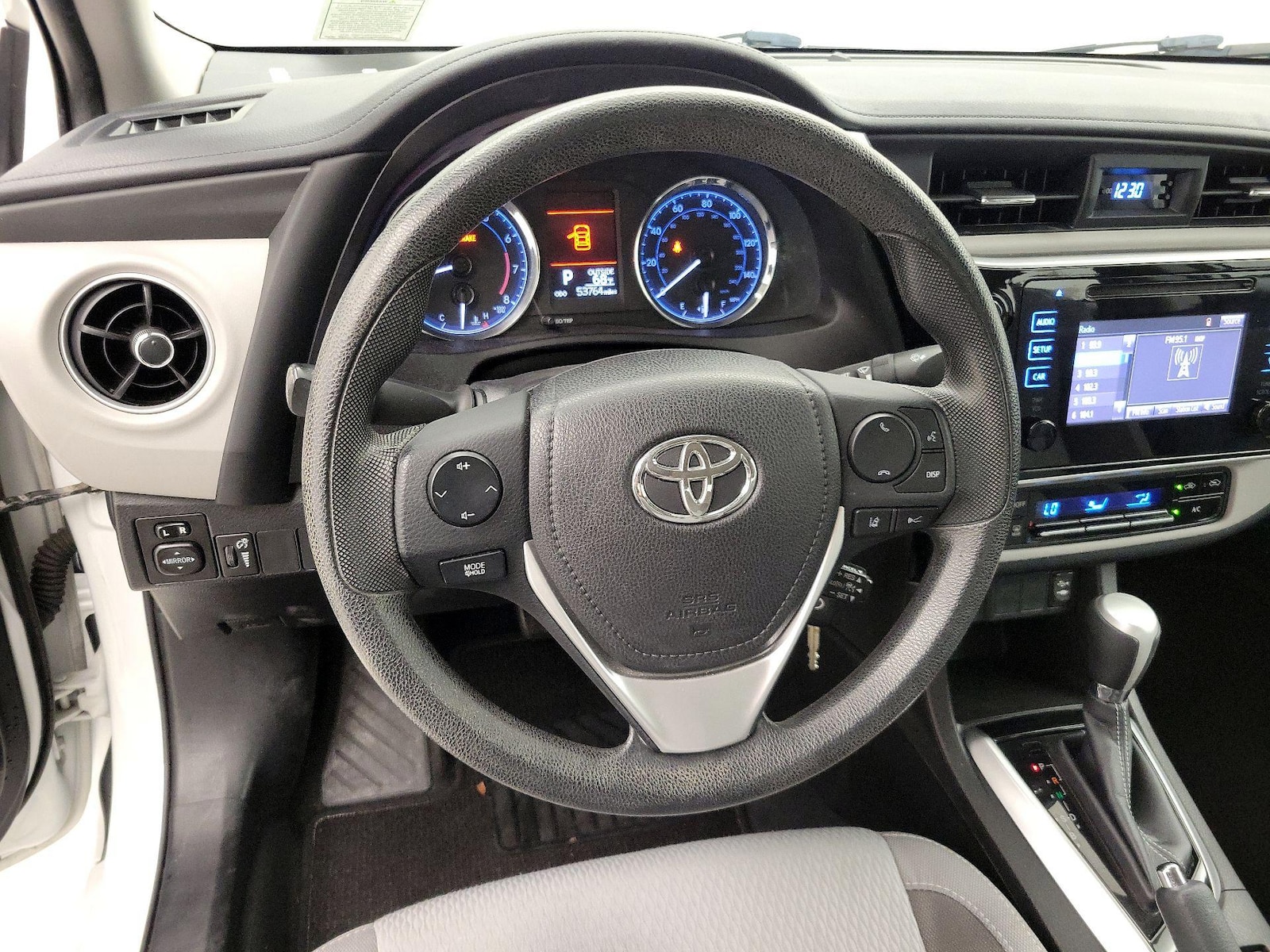 2017 Toyota Corolla LE - Photo 11