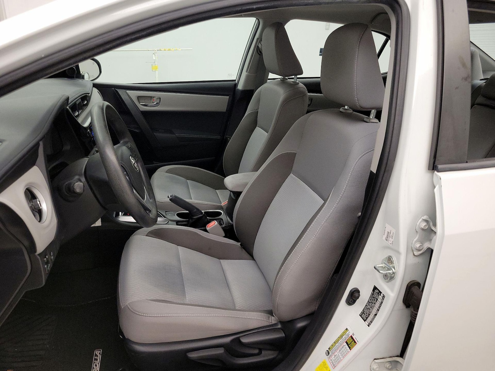 2017 Toyota Corolla LE - Photo 12