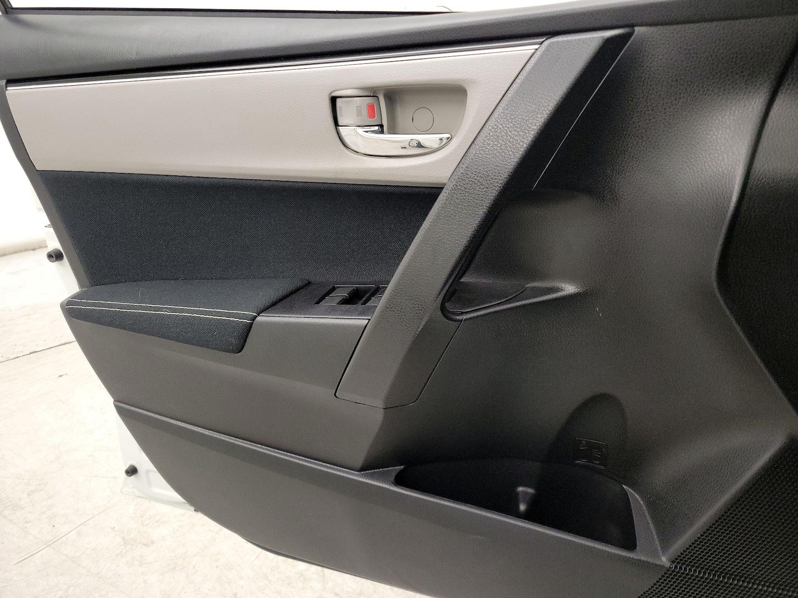 2017 Toyota Corolla LE - Photo 13