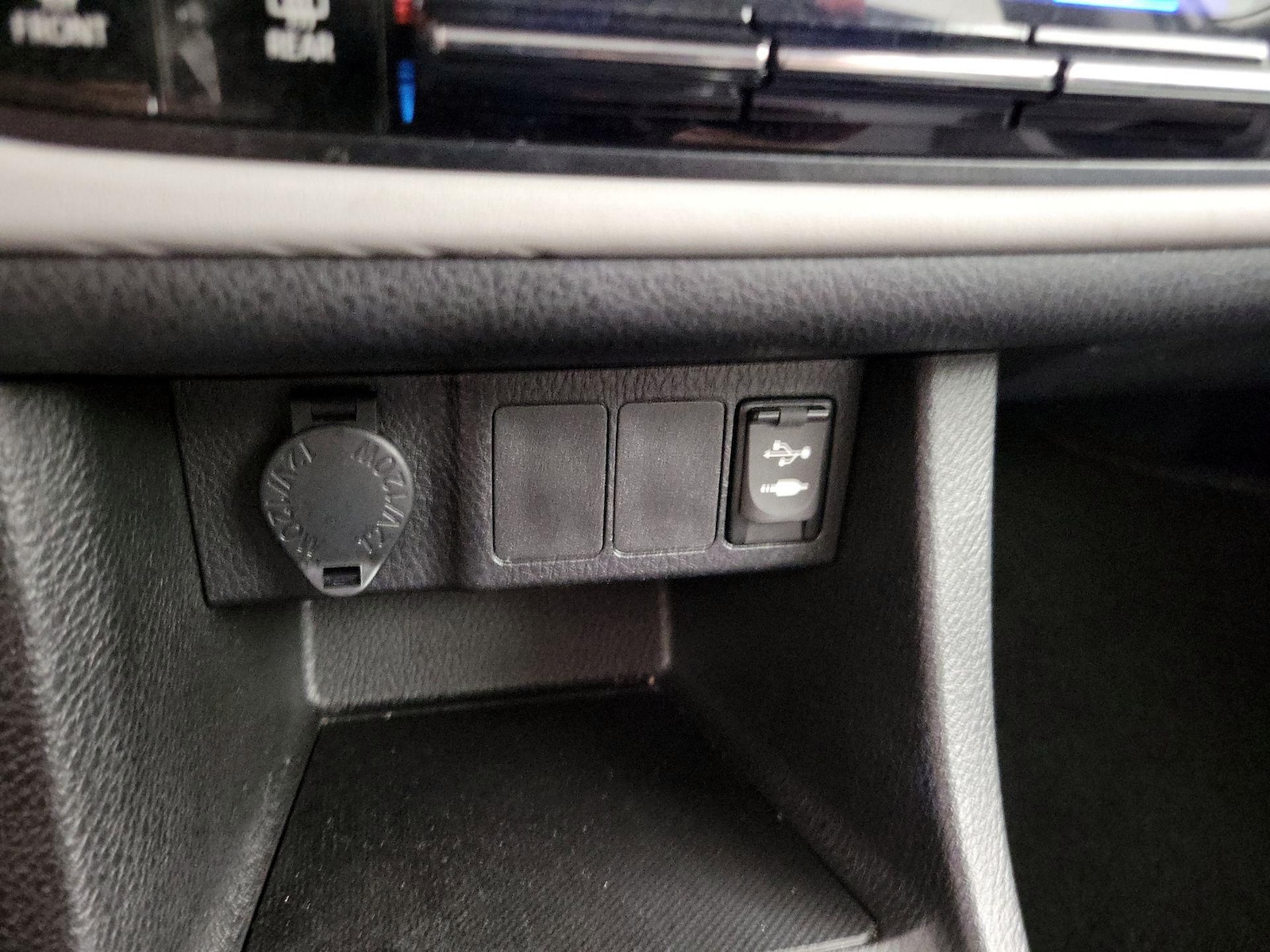 2017 Toyota Corolla LE - Photo 19