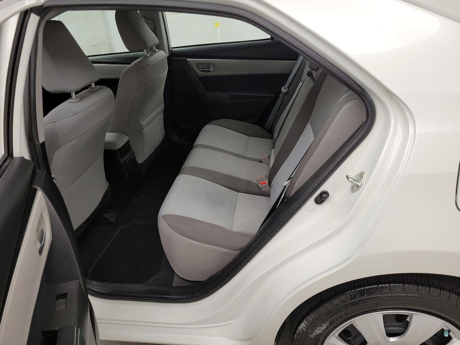 2017 Toyota Corolla LE - Photo 20