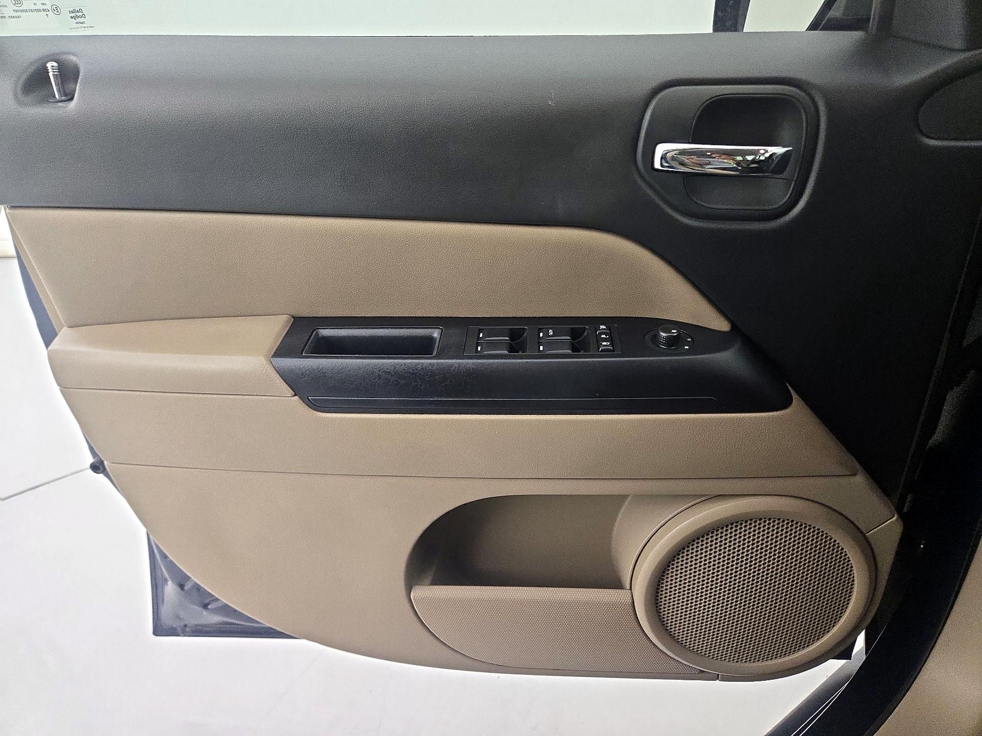 Thumbnail: 2017 Jeep Patriot - 12