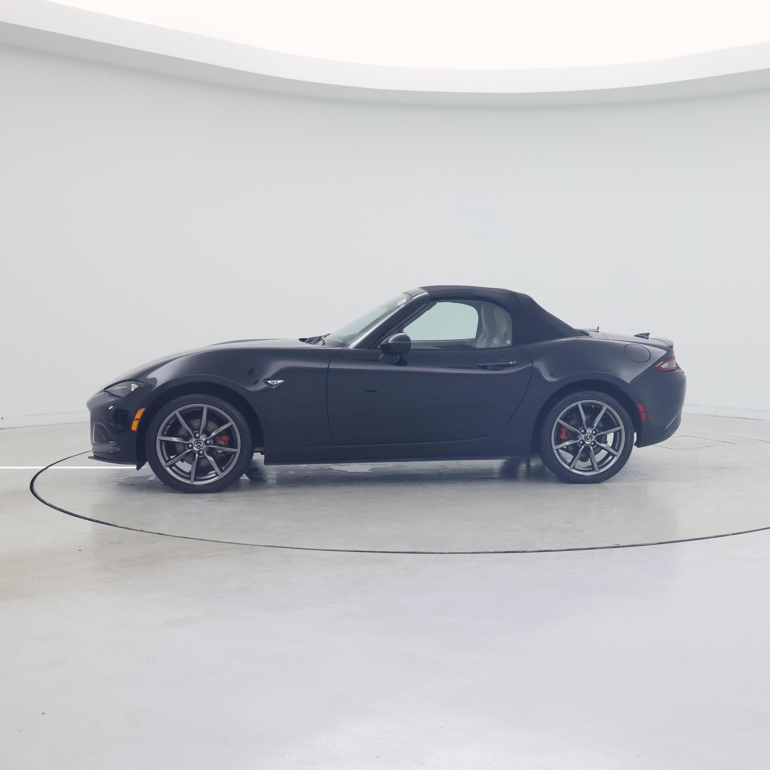 Thumbnail: 2016 Mazda MX-5 Miata - 3