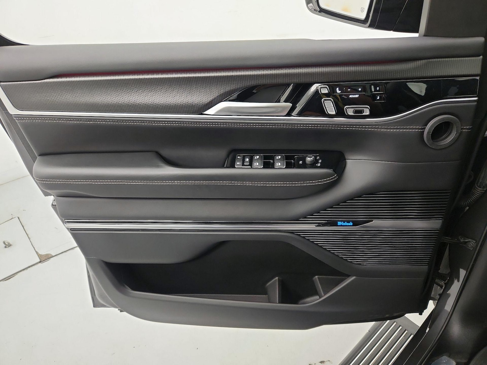 2024 Jeep Grand Wagoneer L Series II - Photo 13